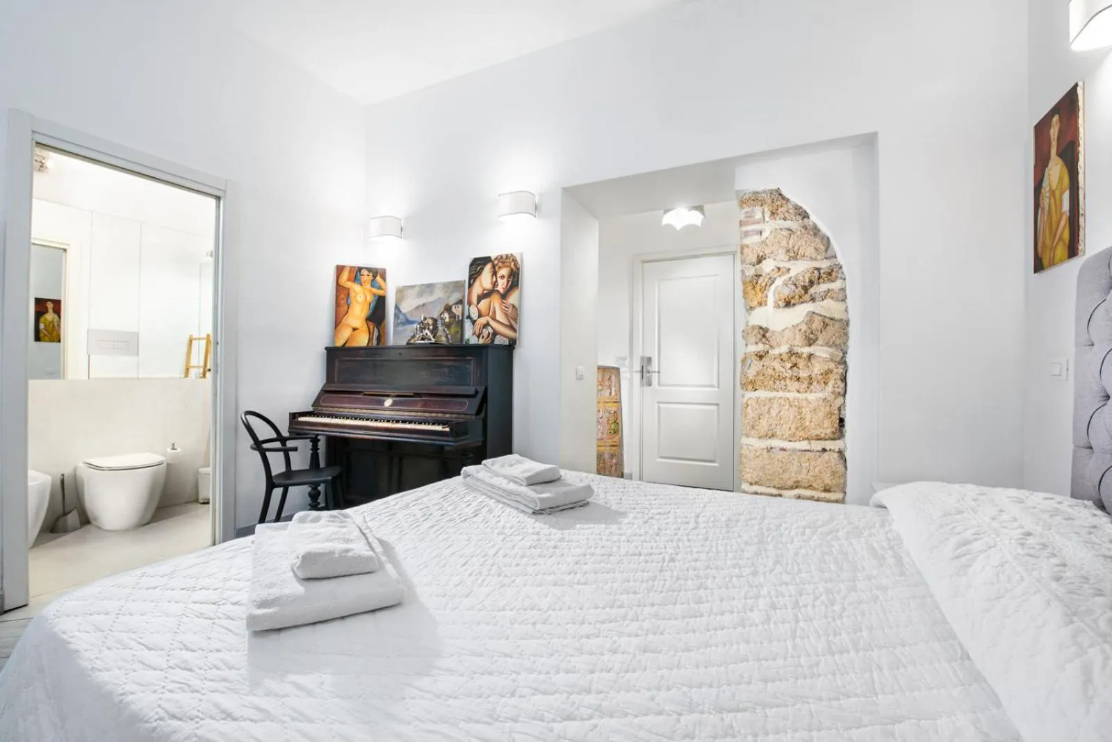 Bed in Porta di Castro Hotel & Pool