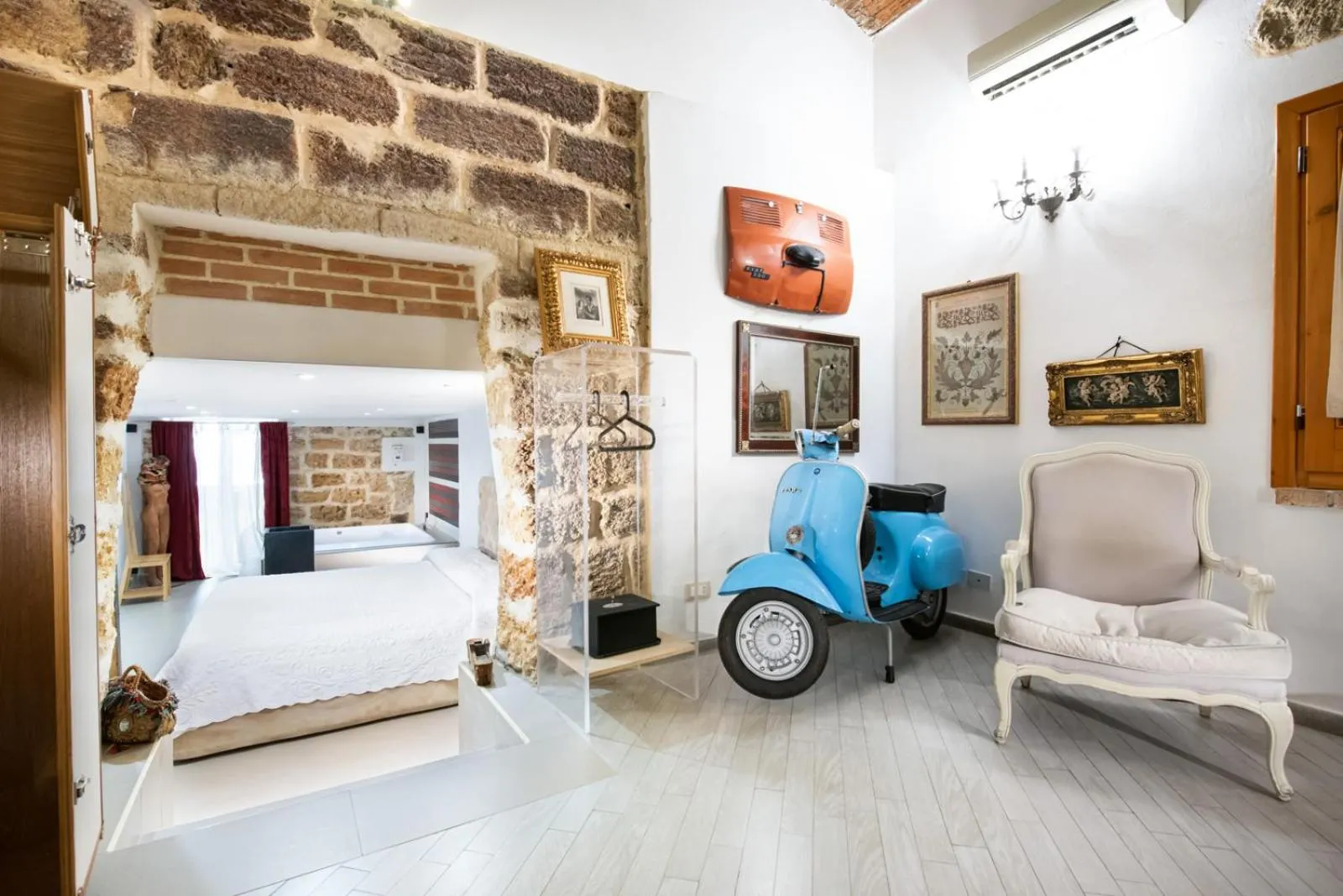 Bed in Porta di Castro Hotel & Pool