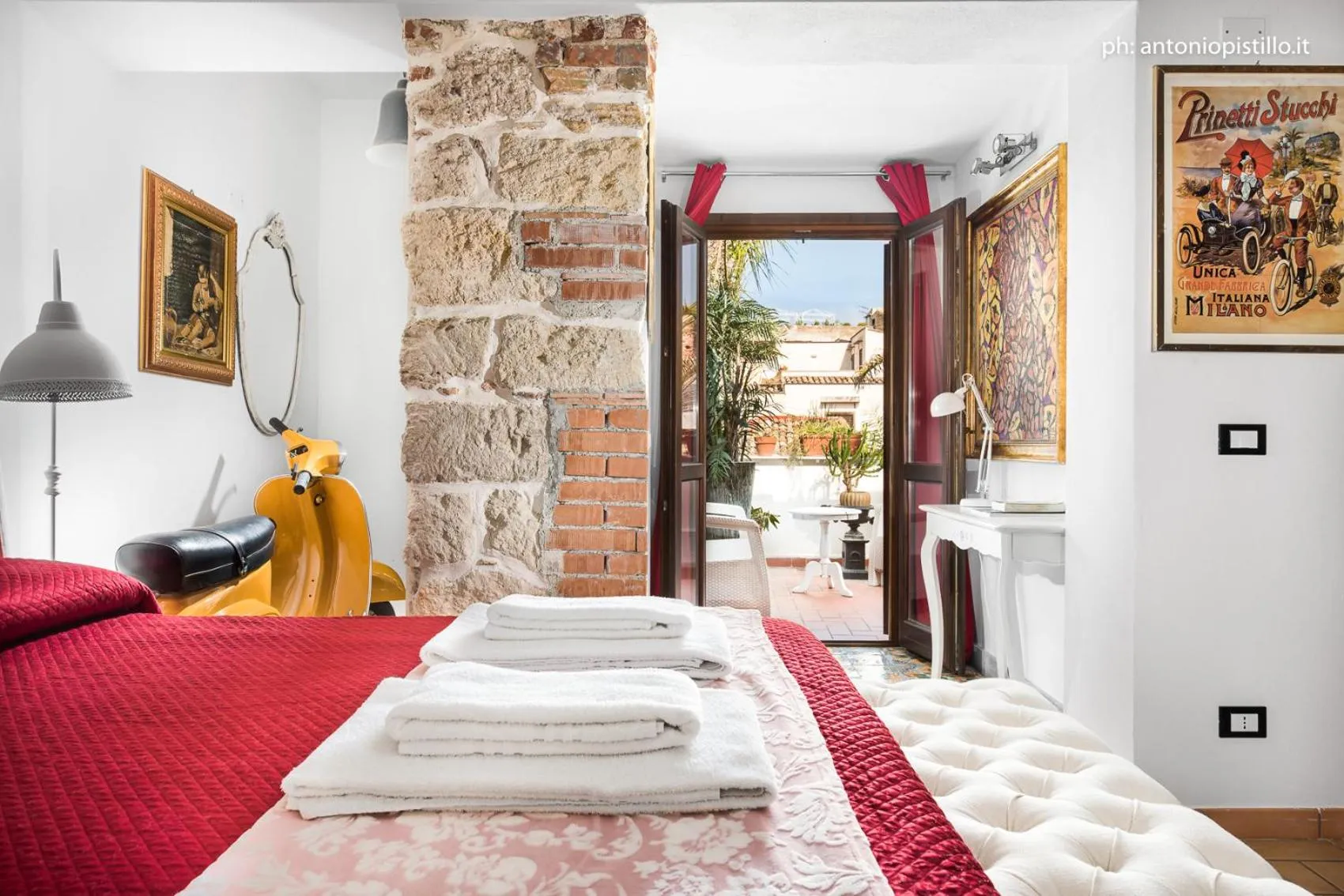 Bed in Porta di Castro Hotel & Pool