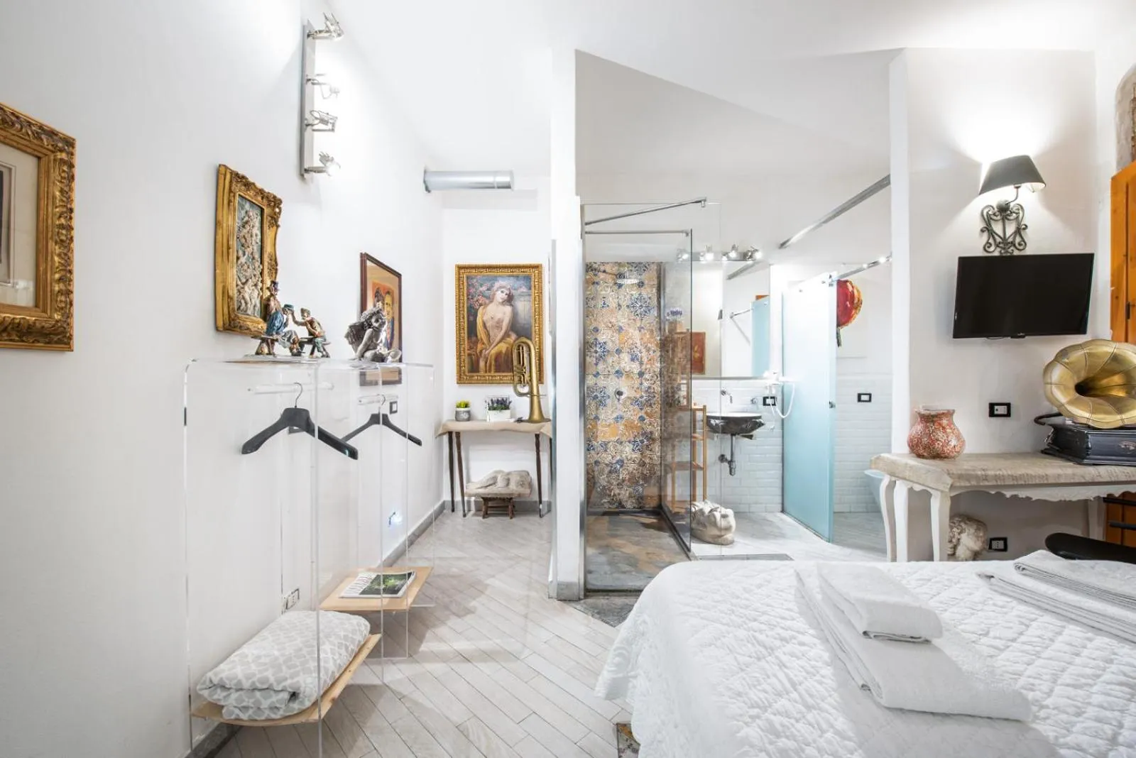 Bed in Porta di Castro Hotel & Pool