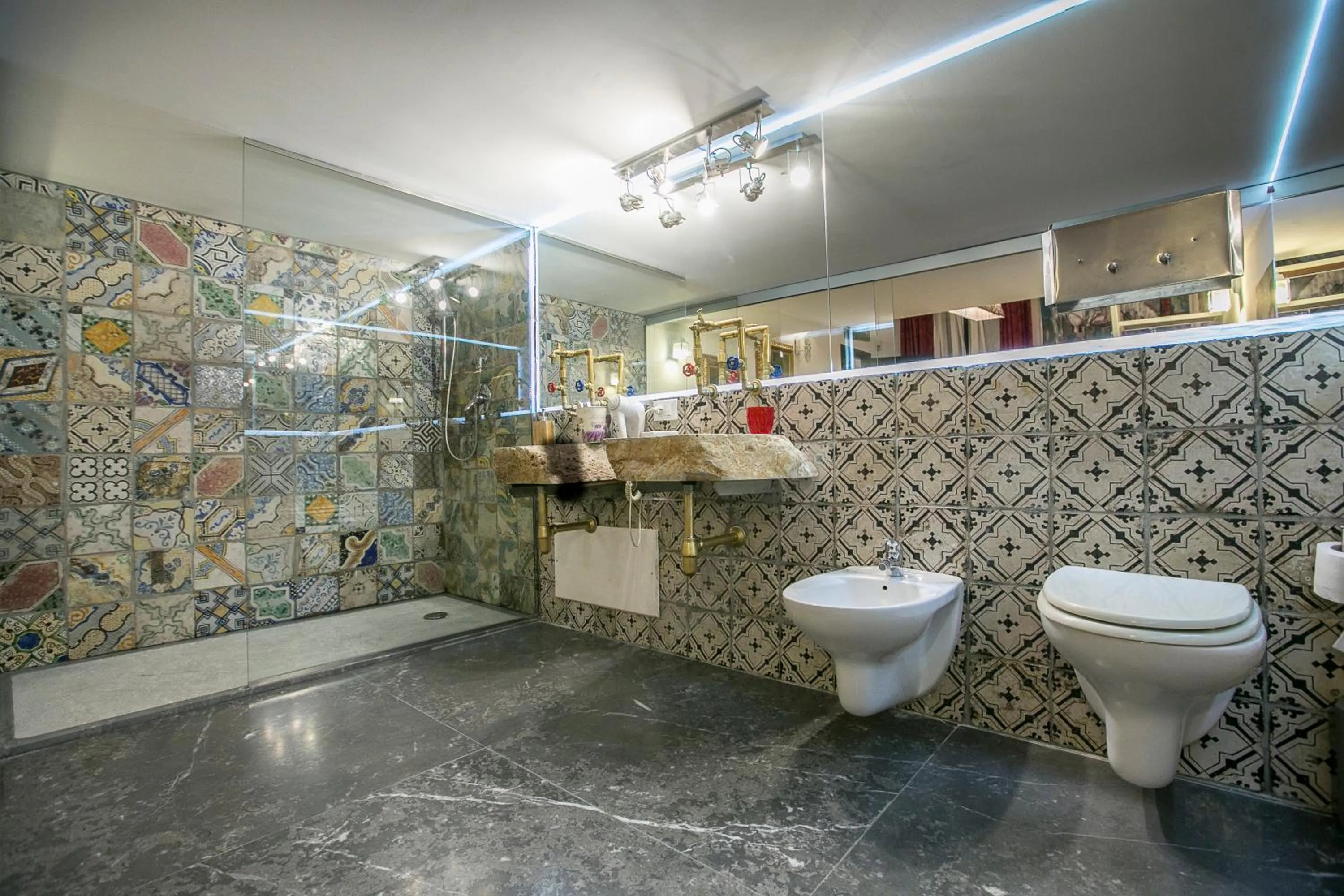 Bathroom in Porta di Castro Hotel & Pool