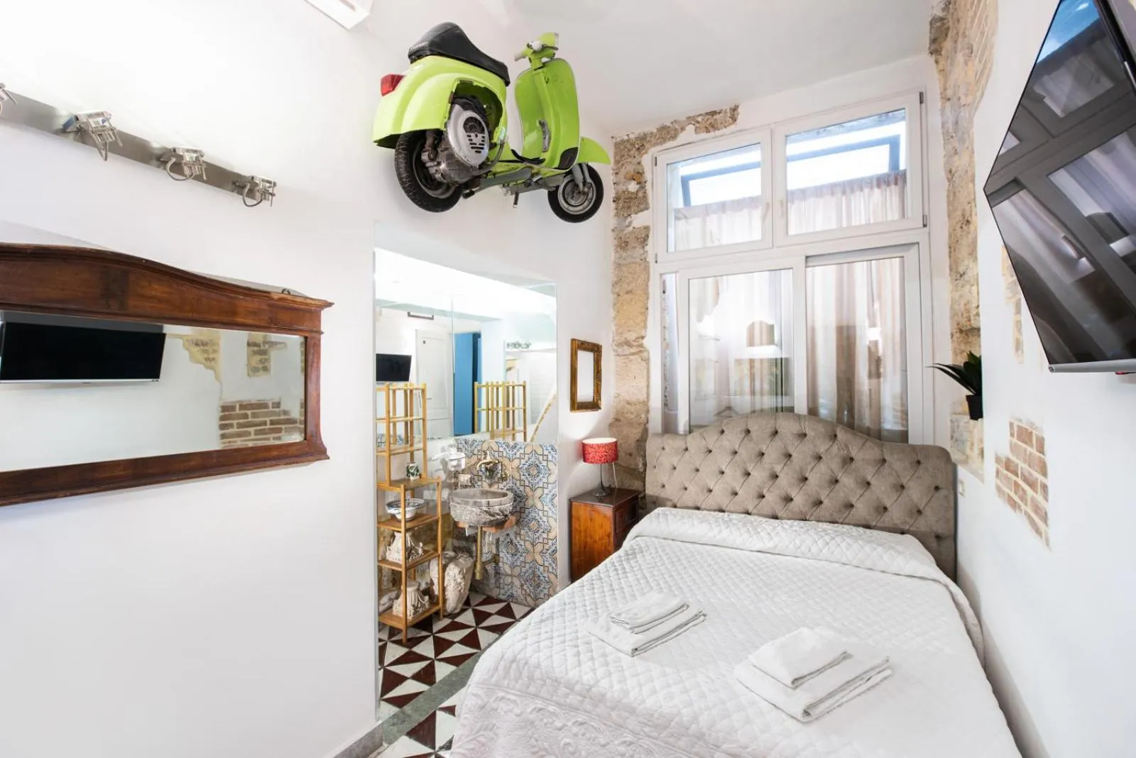 Bed in Porta di Castro Hotel & Pool