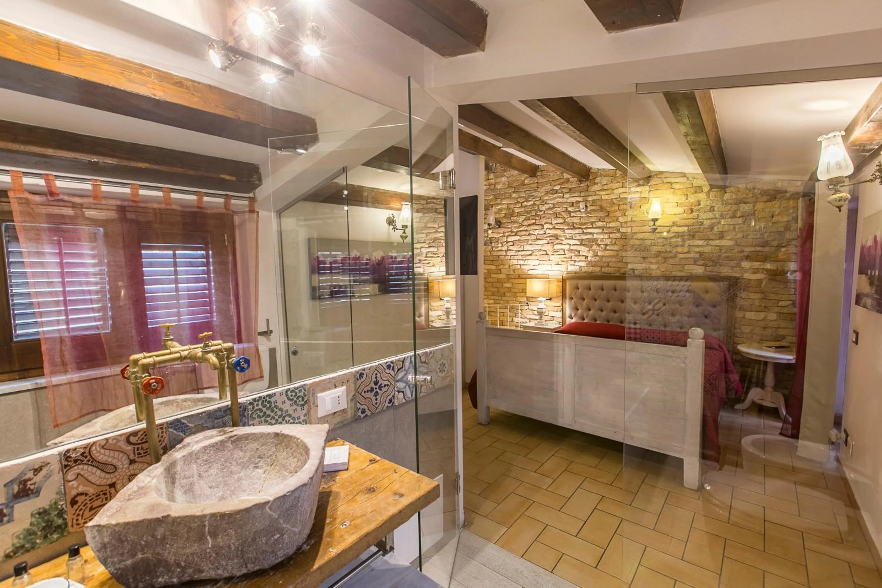 Bathroom in Porta di Castro Hotel & Pool