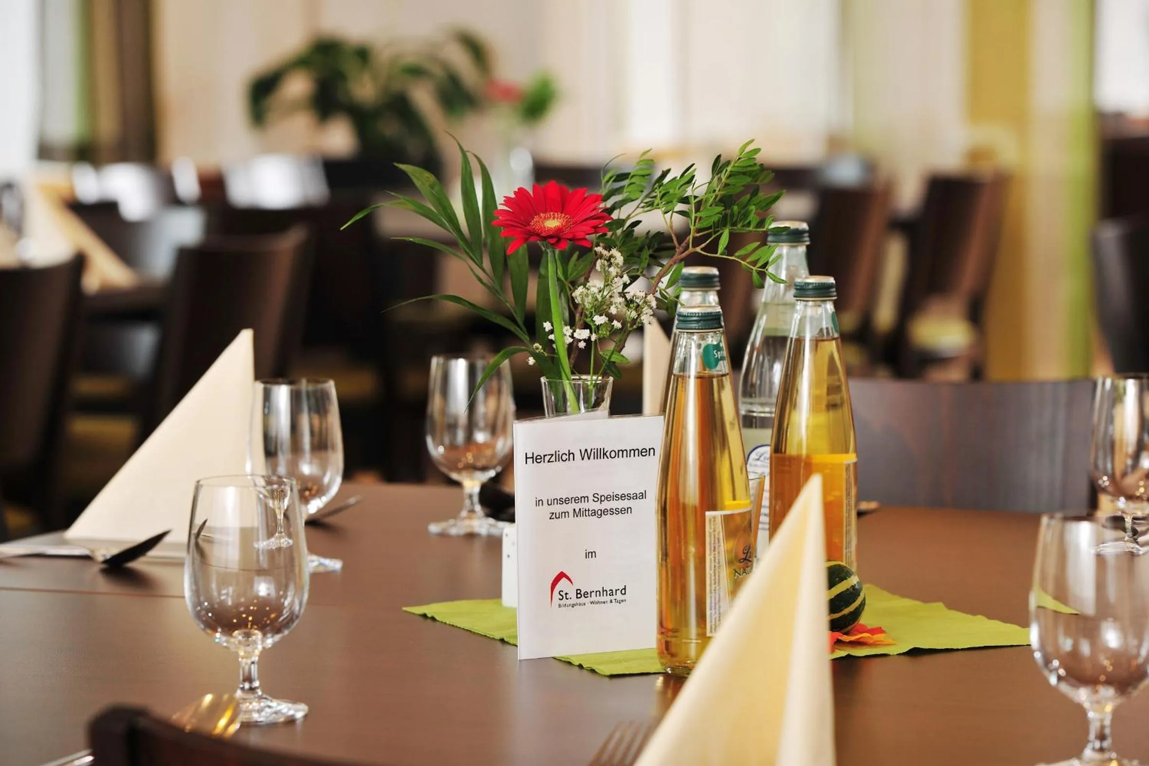 Restaurant/places to eat in Bildungshaus St. Bernhard - Wohnen und Tagen