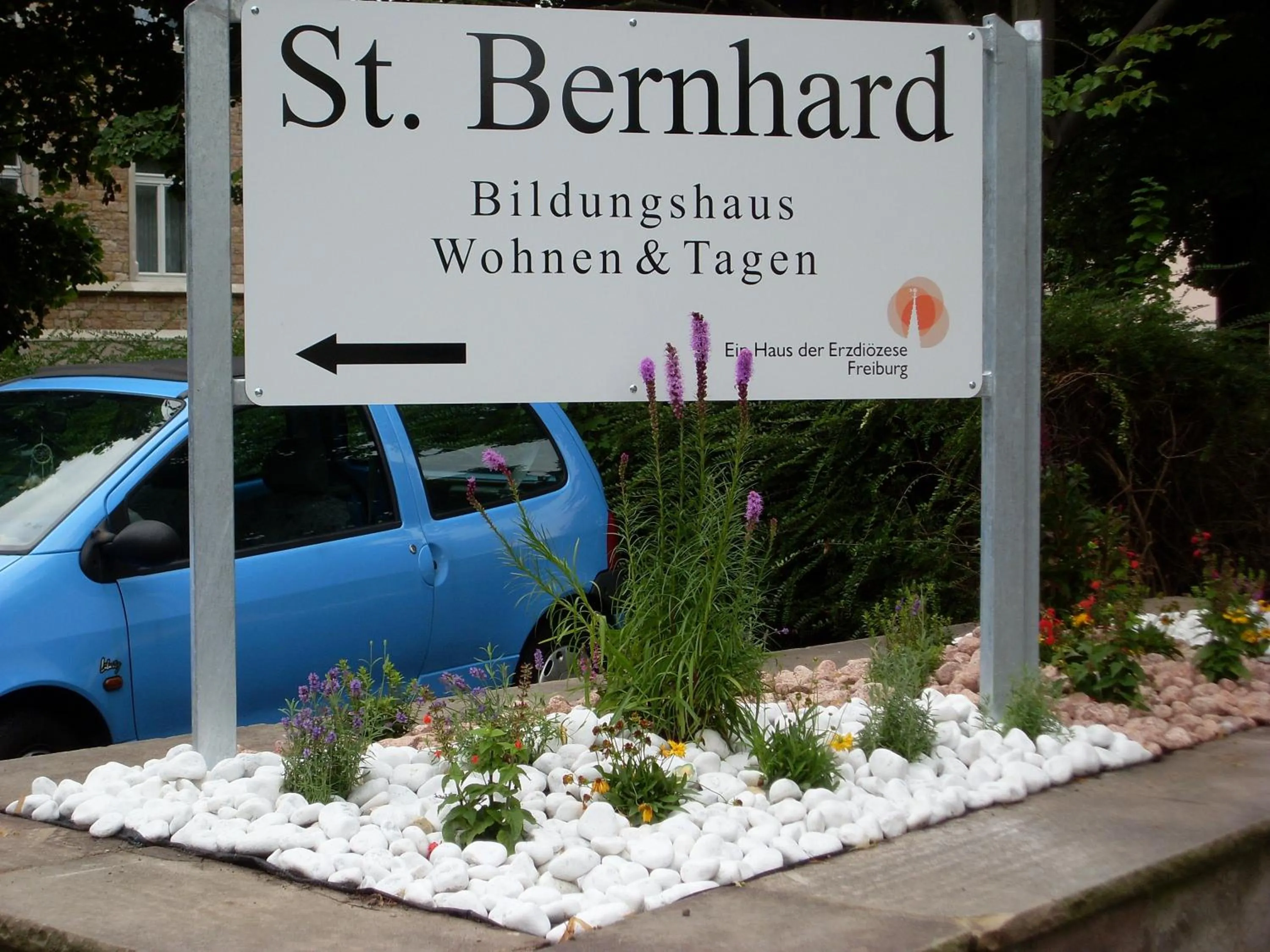 Facade/entrance in Bildungshaus St. Bernhard - Wohnen und Tagen