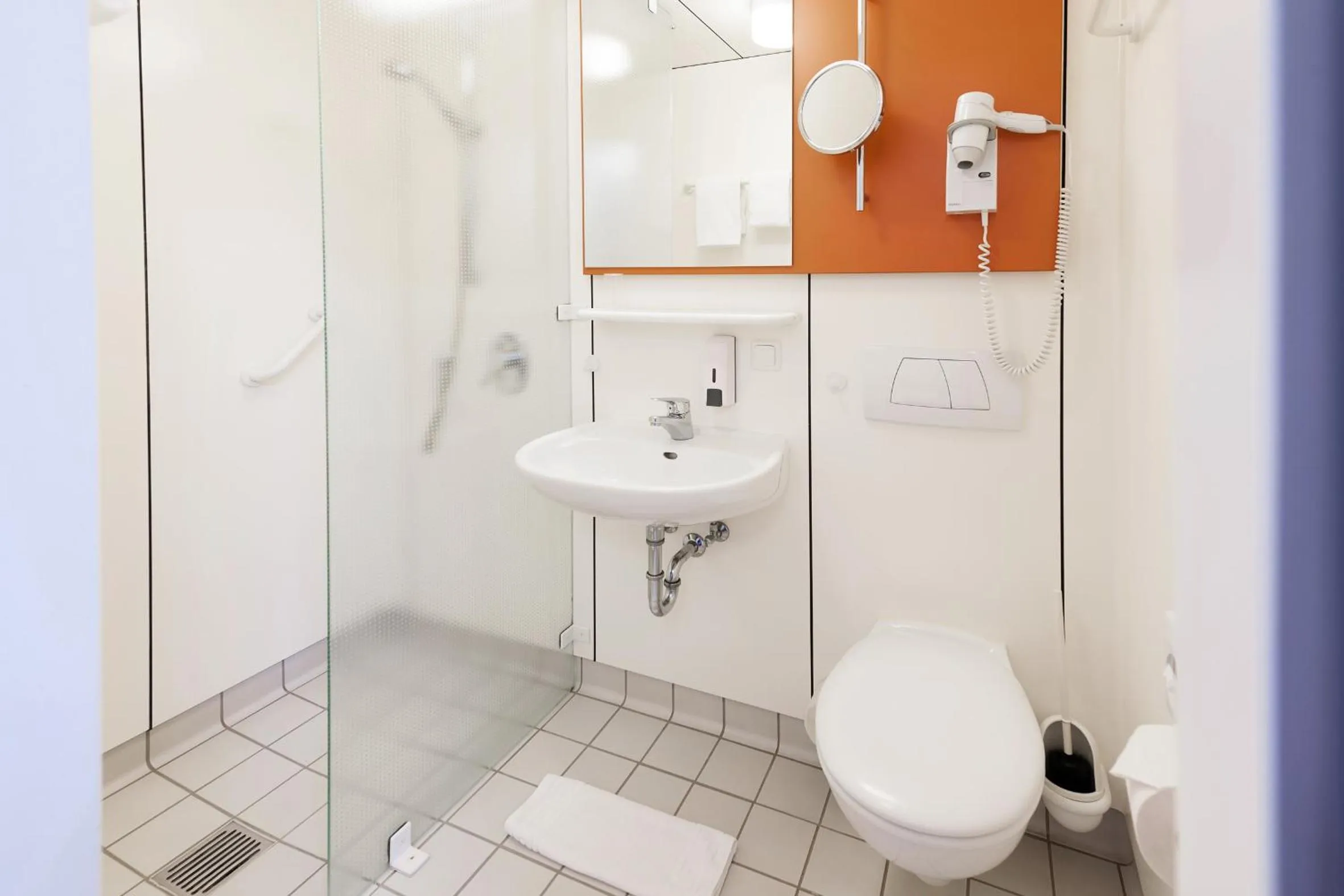 Bathroom in Bildungshaus St. Bernhard - Wohnen und Tagen