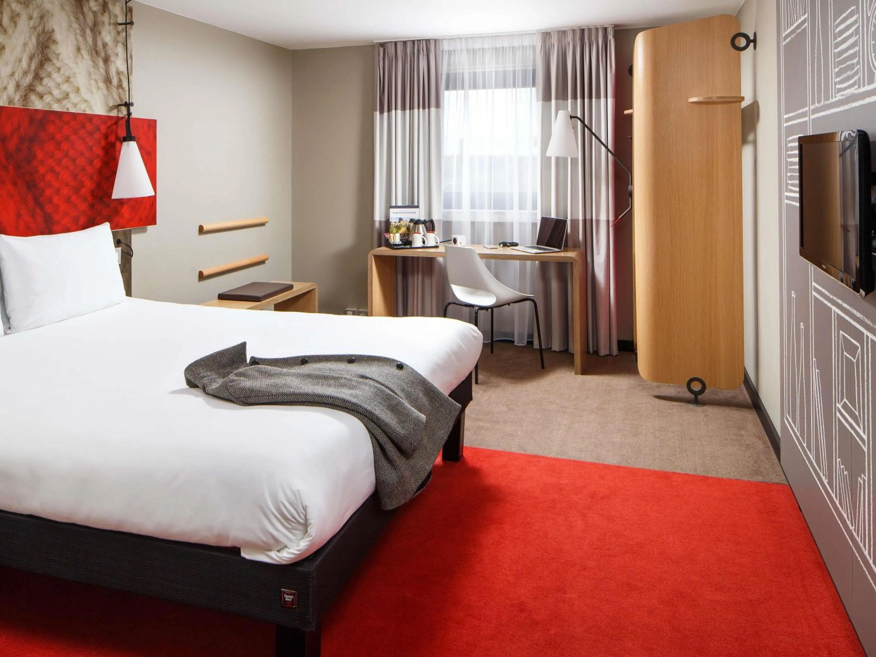 Bedroom, Bed in ibis Hotel Northampton Centre