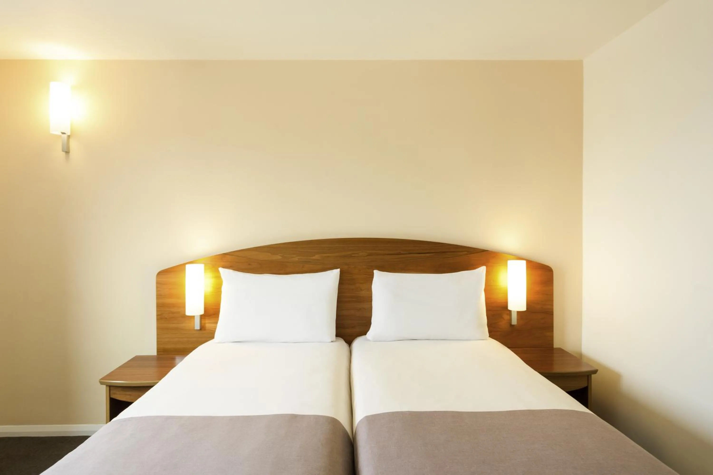 Photo of the whole room, Bed in ibis Hotel Northampton Centre