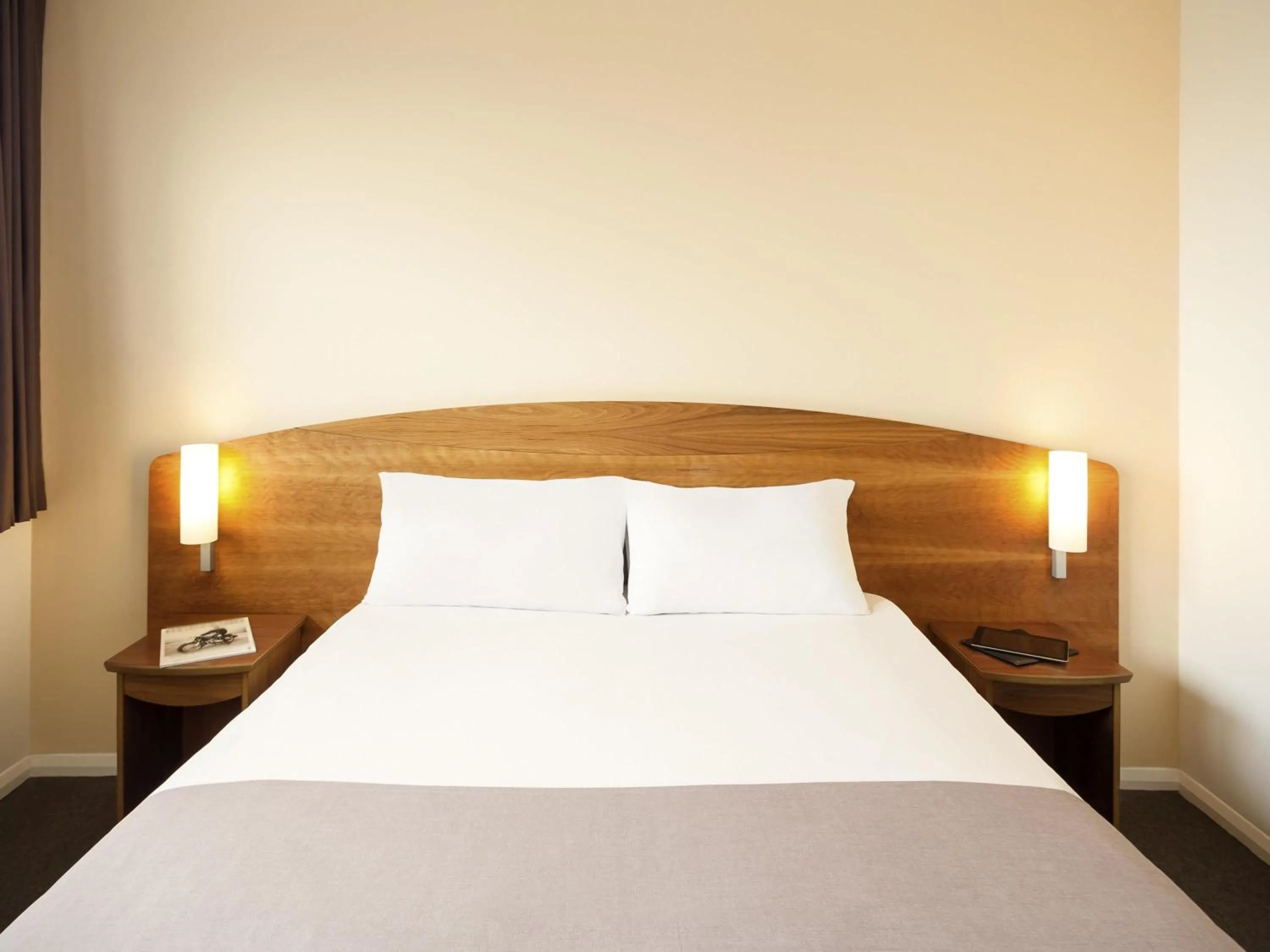 Bedroom, Bed in ibis Hotel Northampton Centre