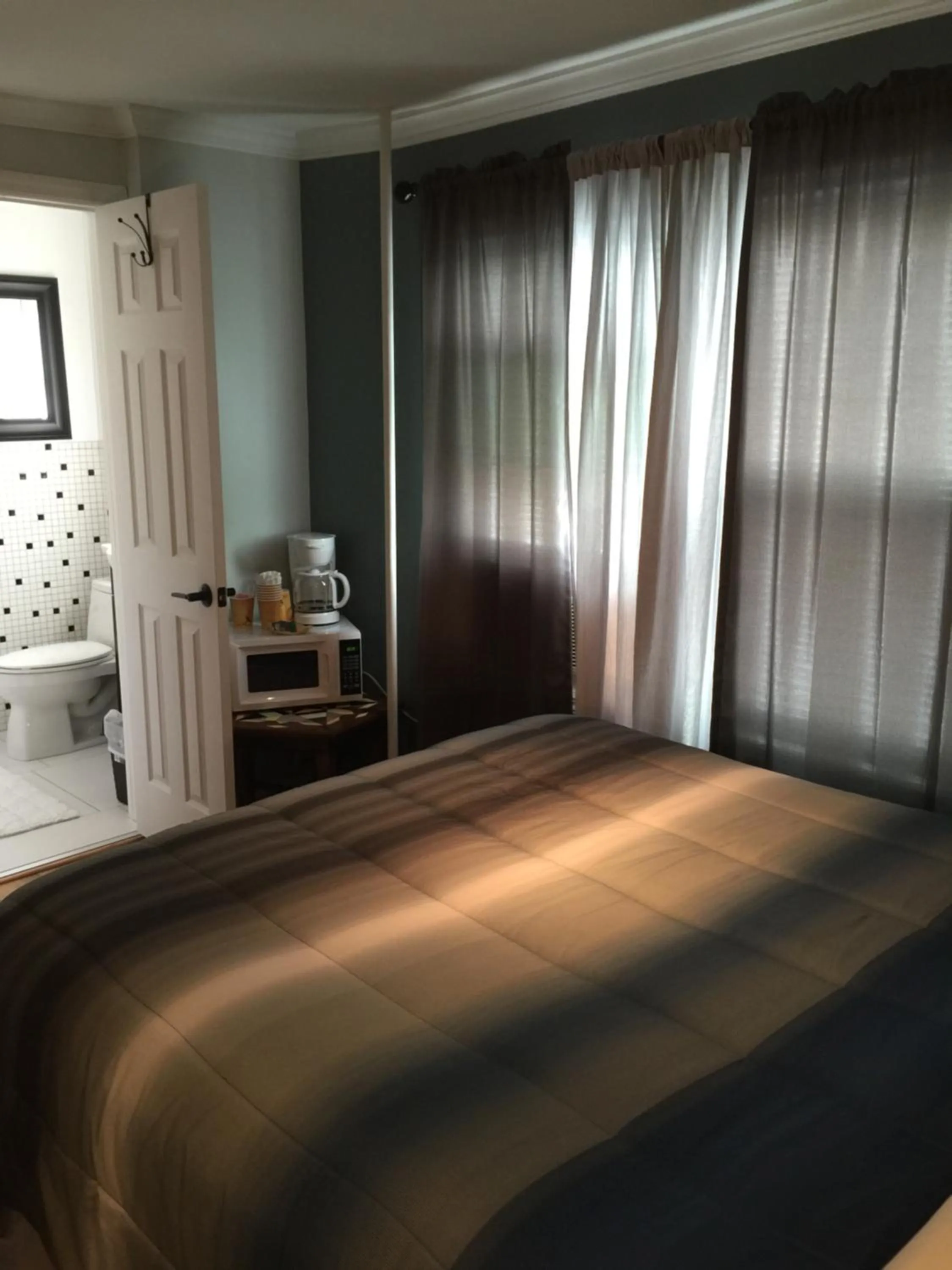 Bed in Jones Beach Hotel