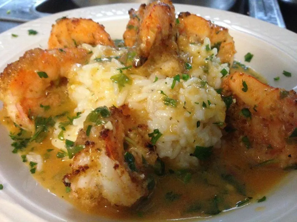 Food and drinks in Jones Beach Hotel