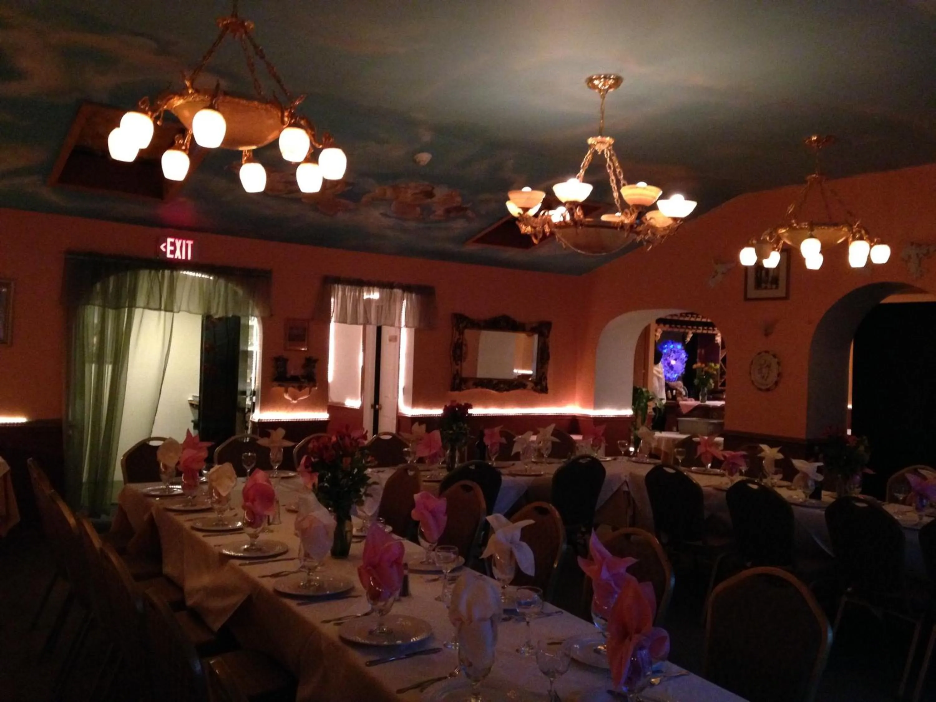 Restaurant/places to eat in Jones Beach Hotel