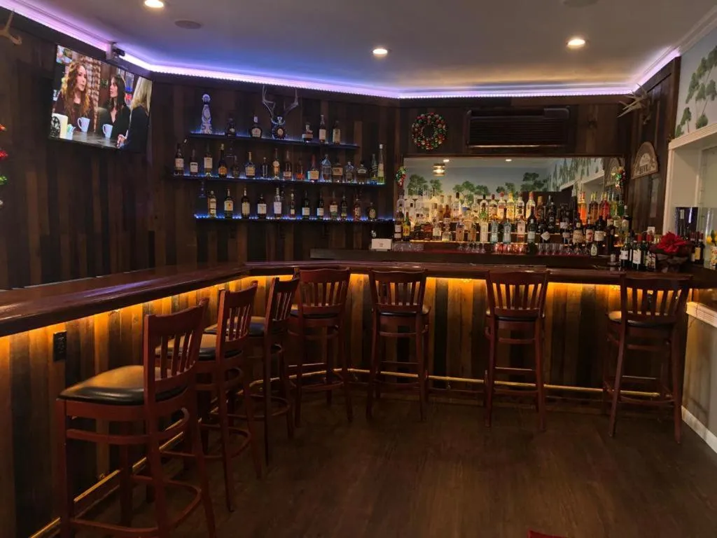 Lounge or bar in Jones Beach Hotel