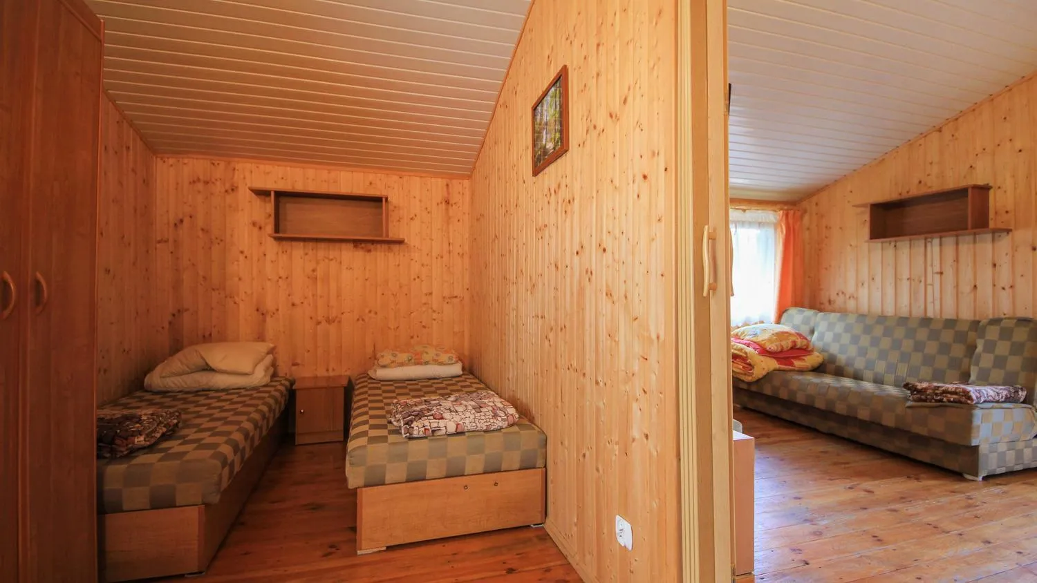 Photo of the whole room in OW Gabi