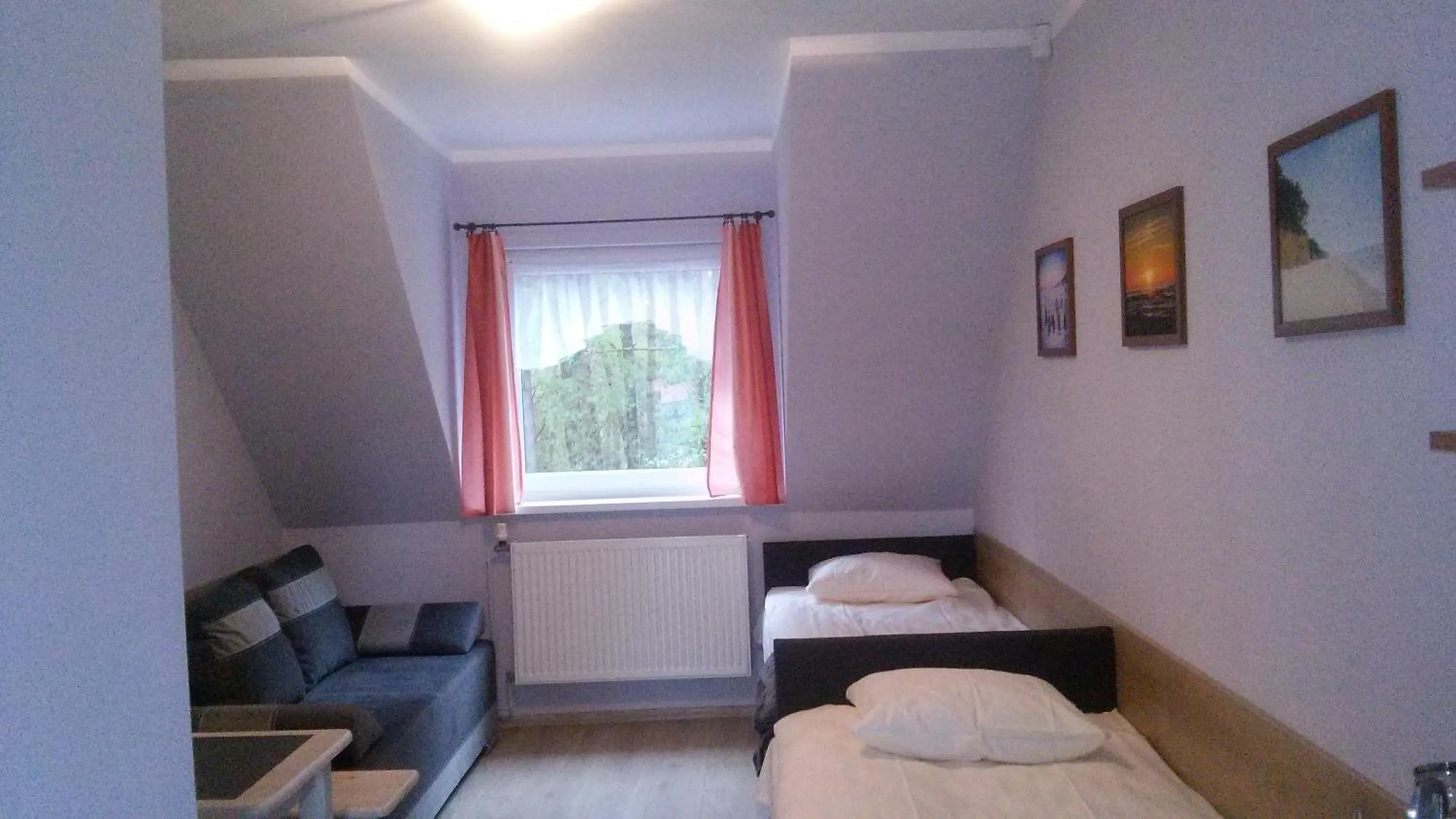 Photo of the whole room, Bed in OW Gabi