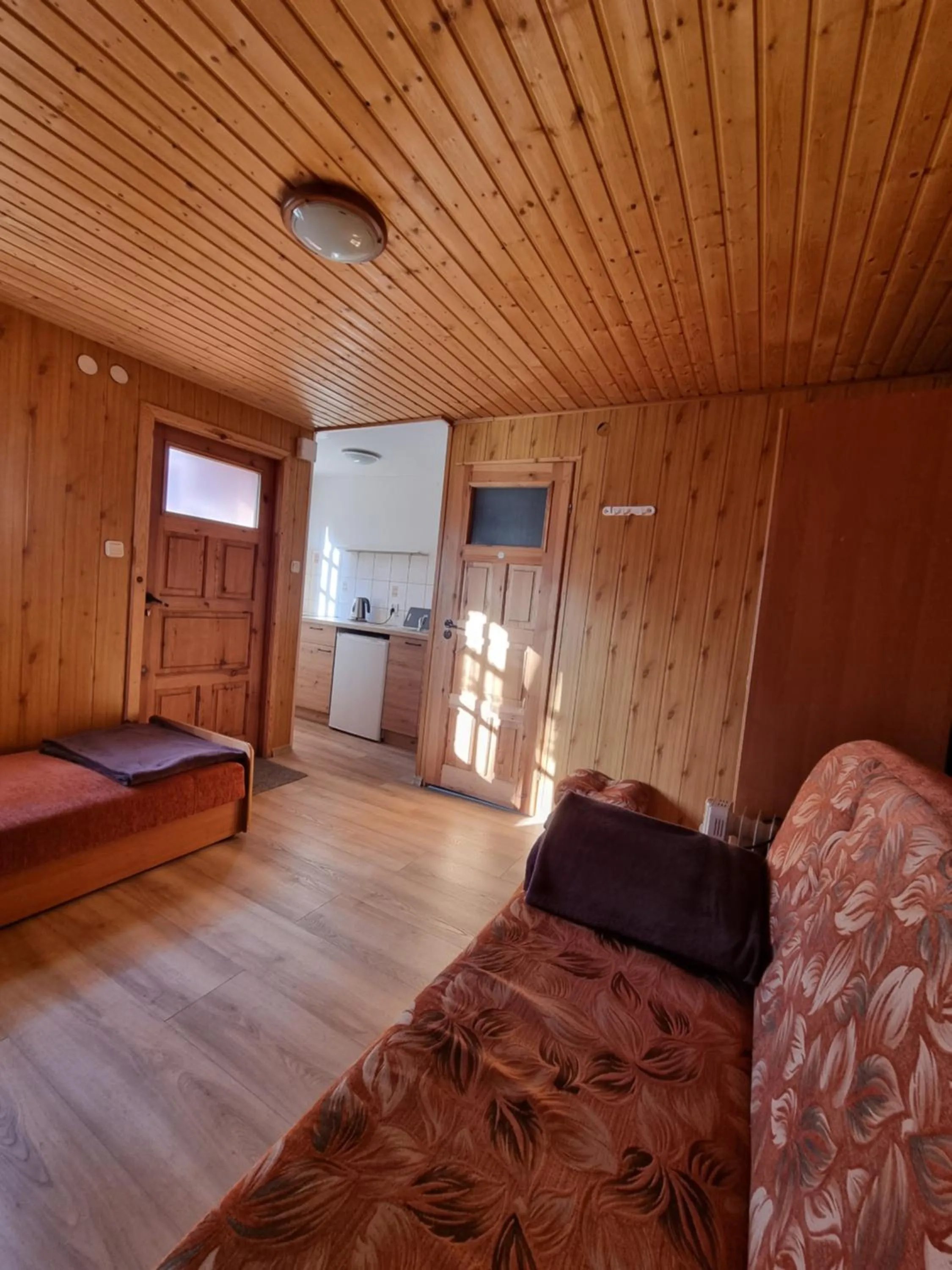 Photo of the whole room, Bed in OW Gabi