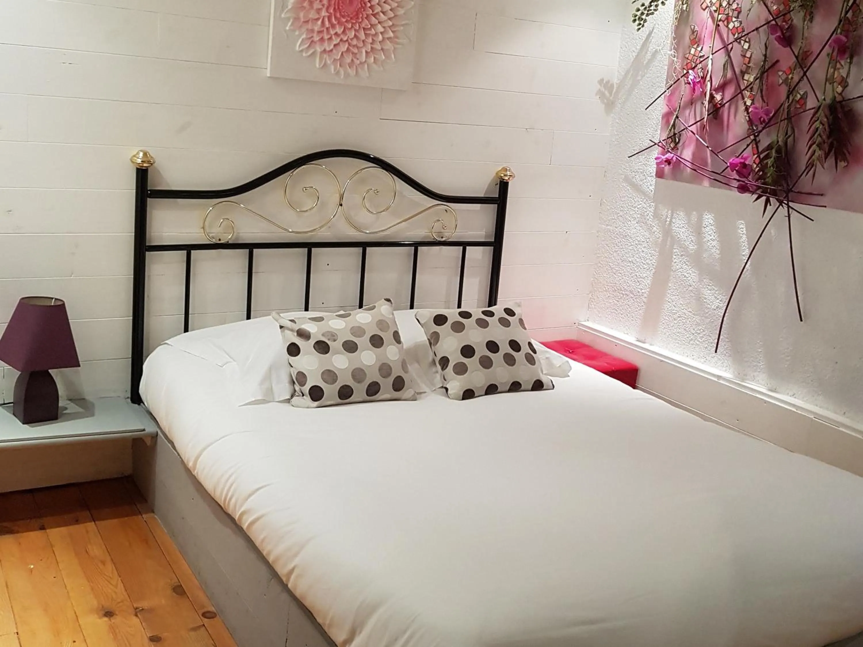 Bedroom, Bed in L'Usine