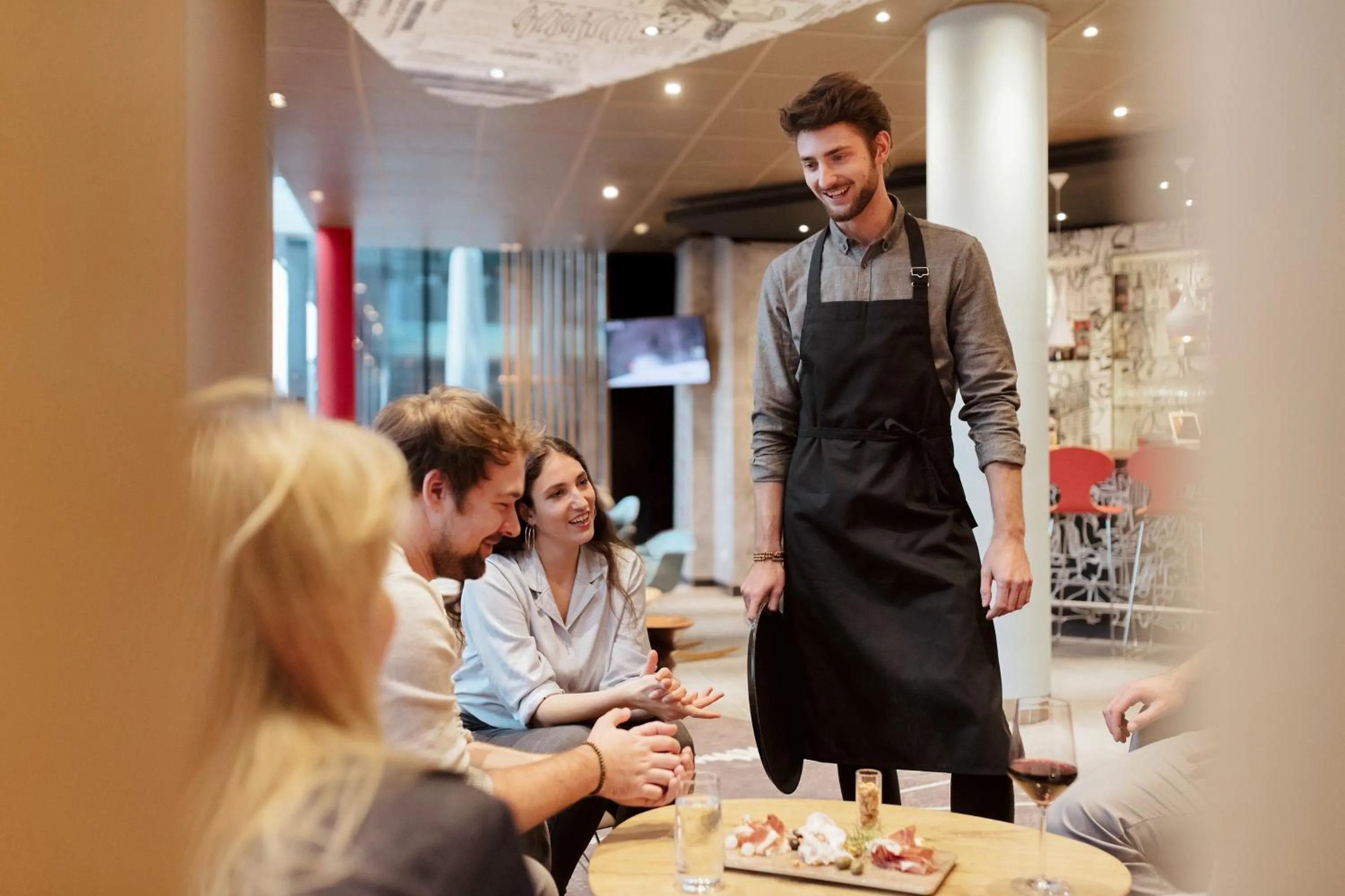Lounge or bar in ibis Hotel Hannover City
