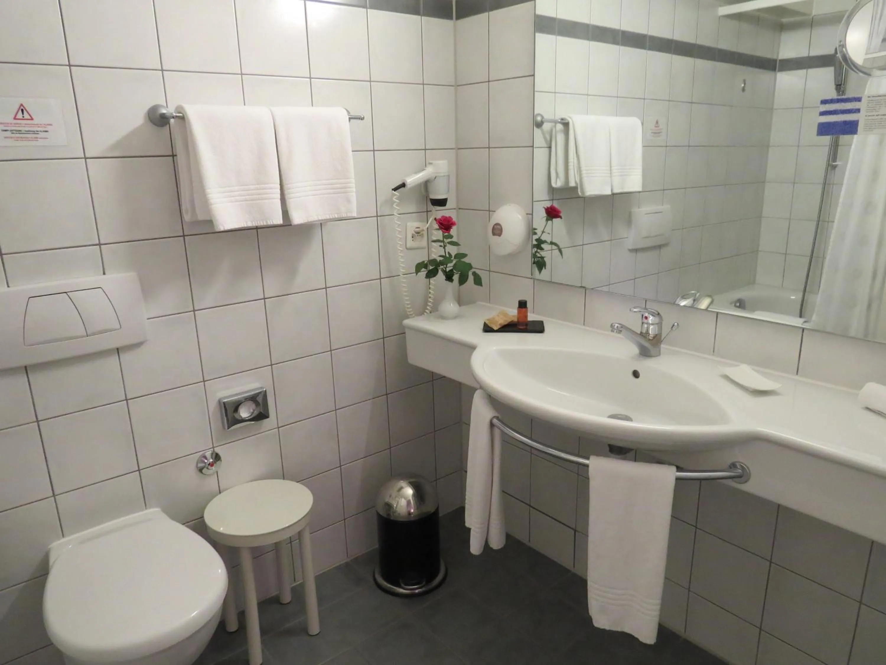 Bathroom in Hôtel du Port