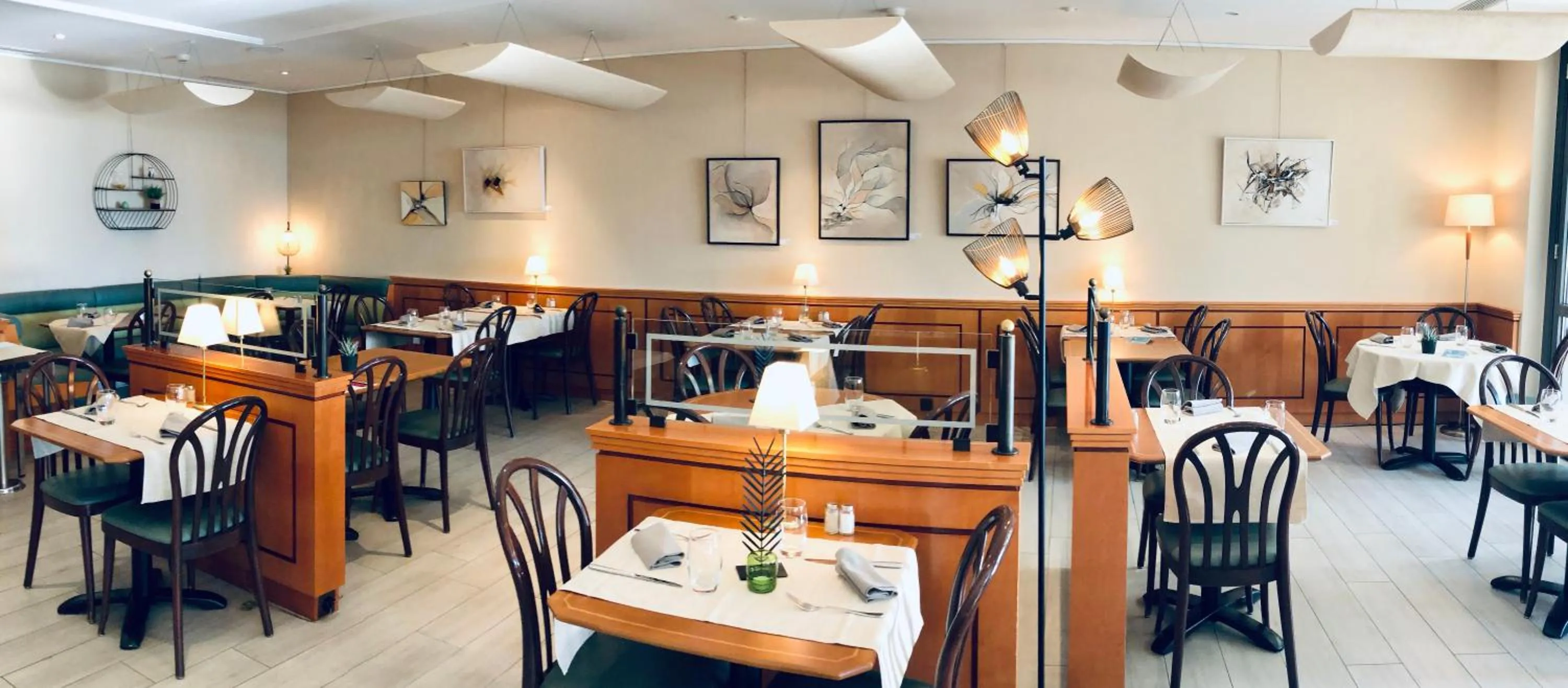 Restaurant/places to eat in Hôtel du Port