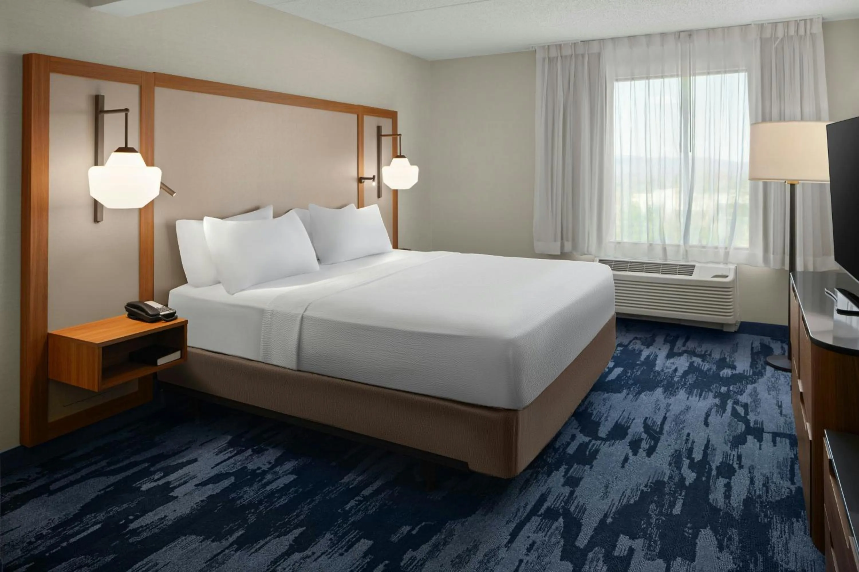 Photo of the whole room, Bed in Fairfield Inn & Suites by Marriott Lynchburg Liberty University