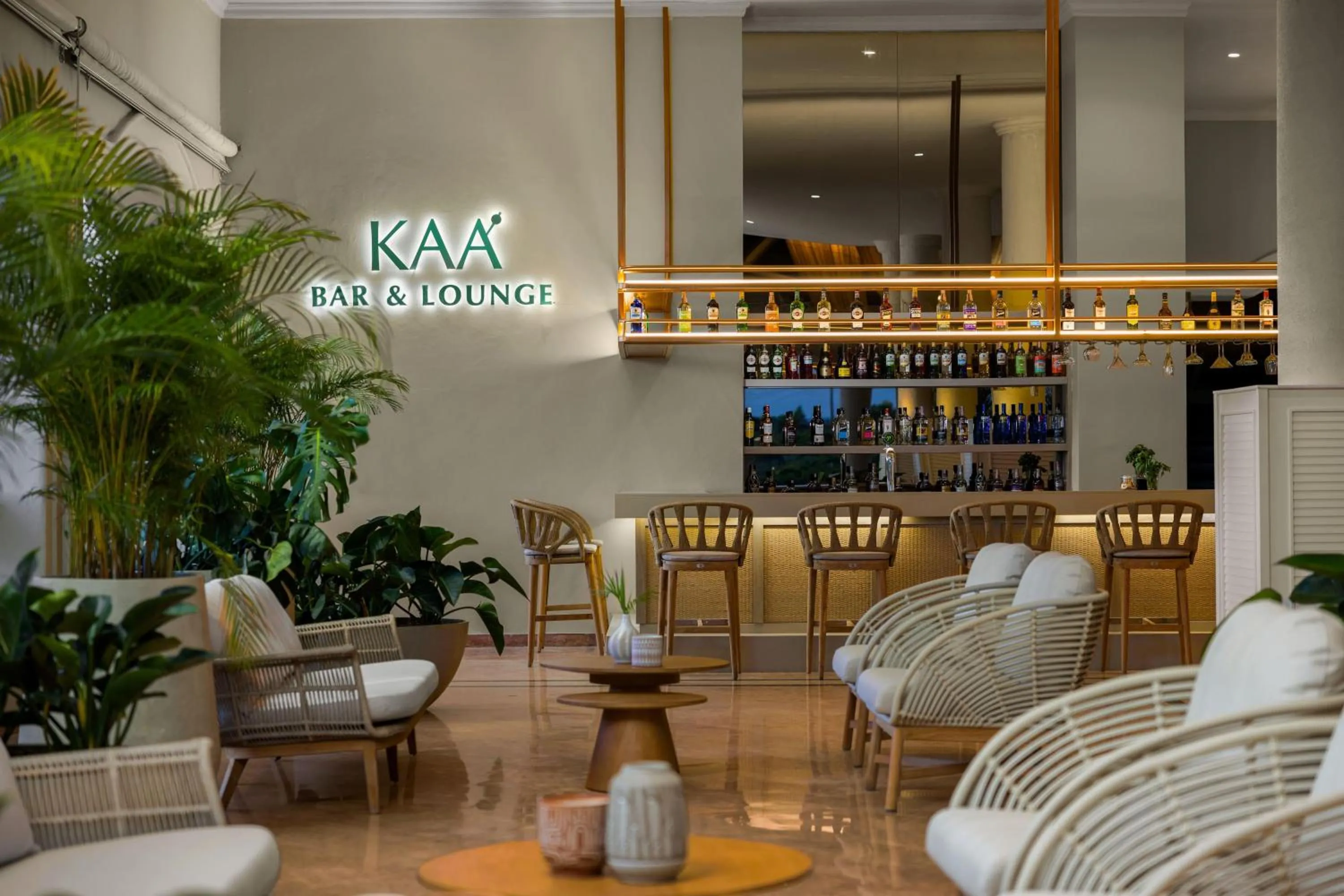 Lounge or bar in Wyndham Alltra Punta Cana All Inclusive Resort