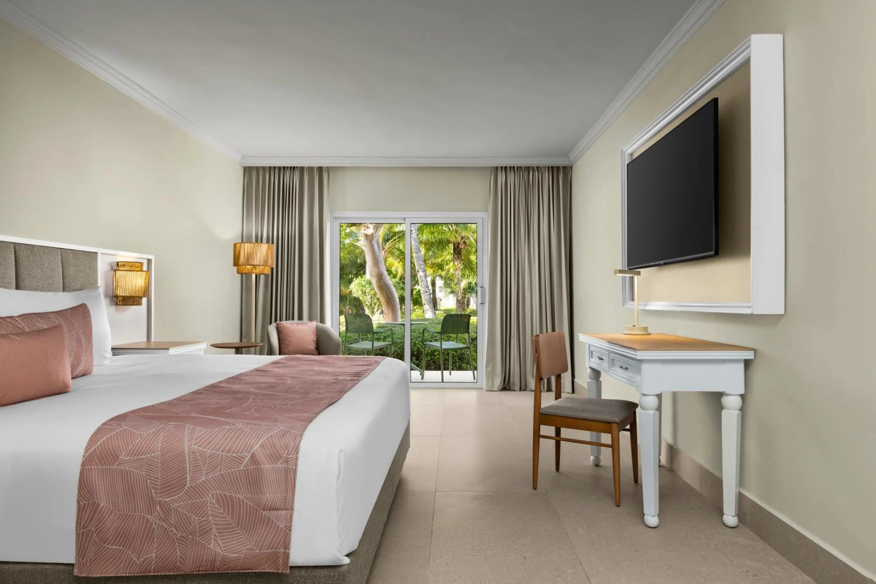 Bed in Wyndham Alltra Punta Cana All Inclusive Resort