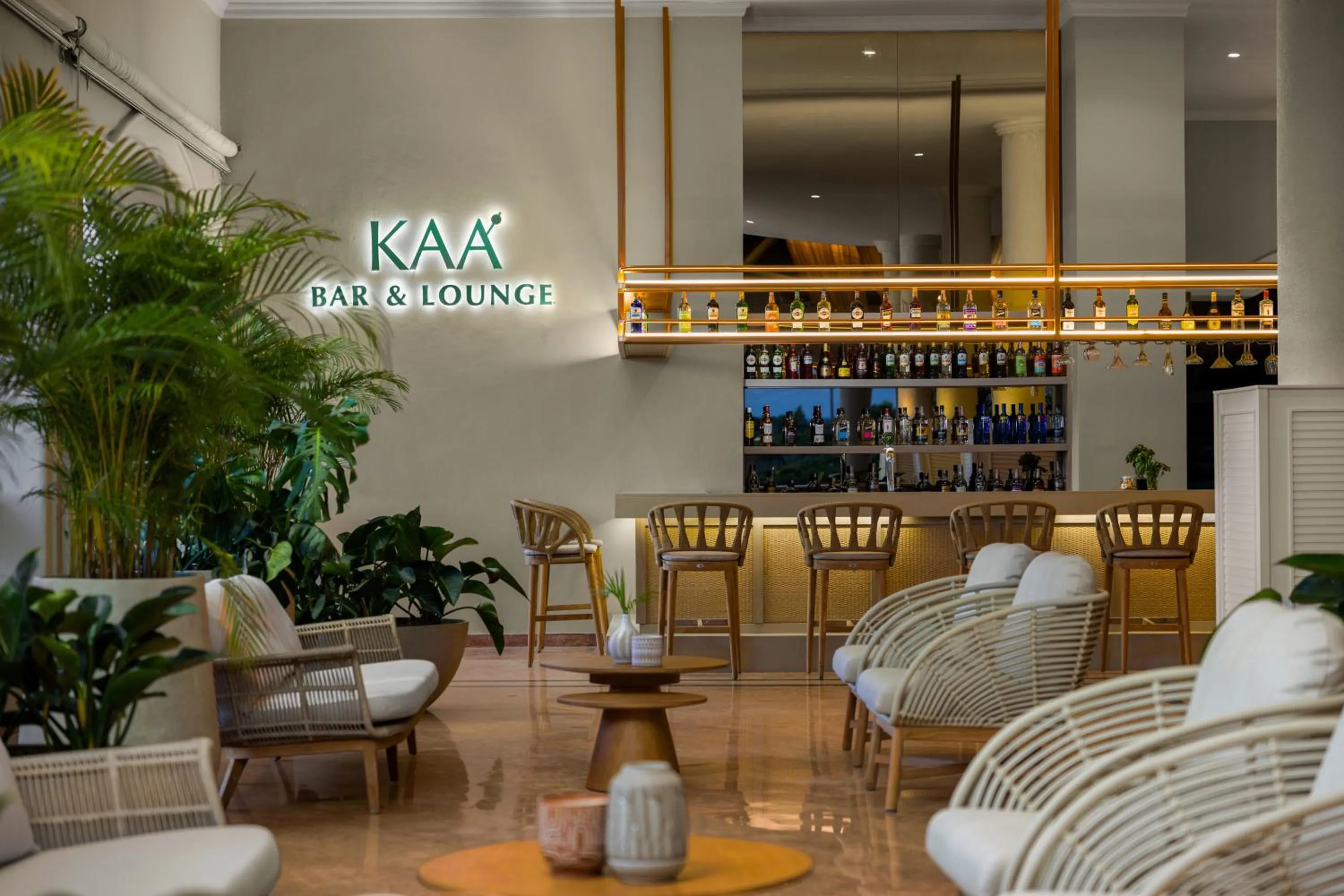 Lounge or bar in Wyndham Alltra Punta Cana All Inclusive Resort