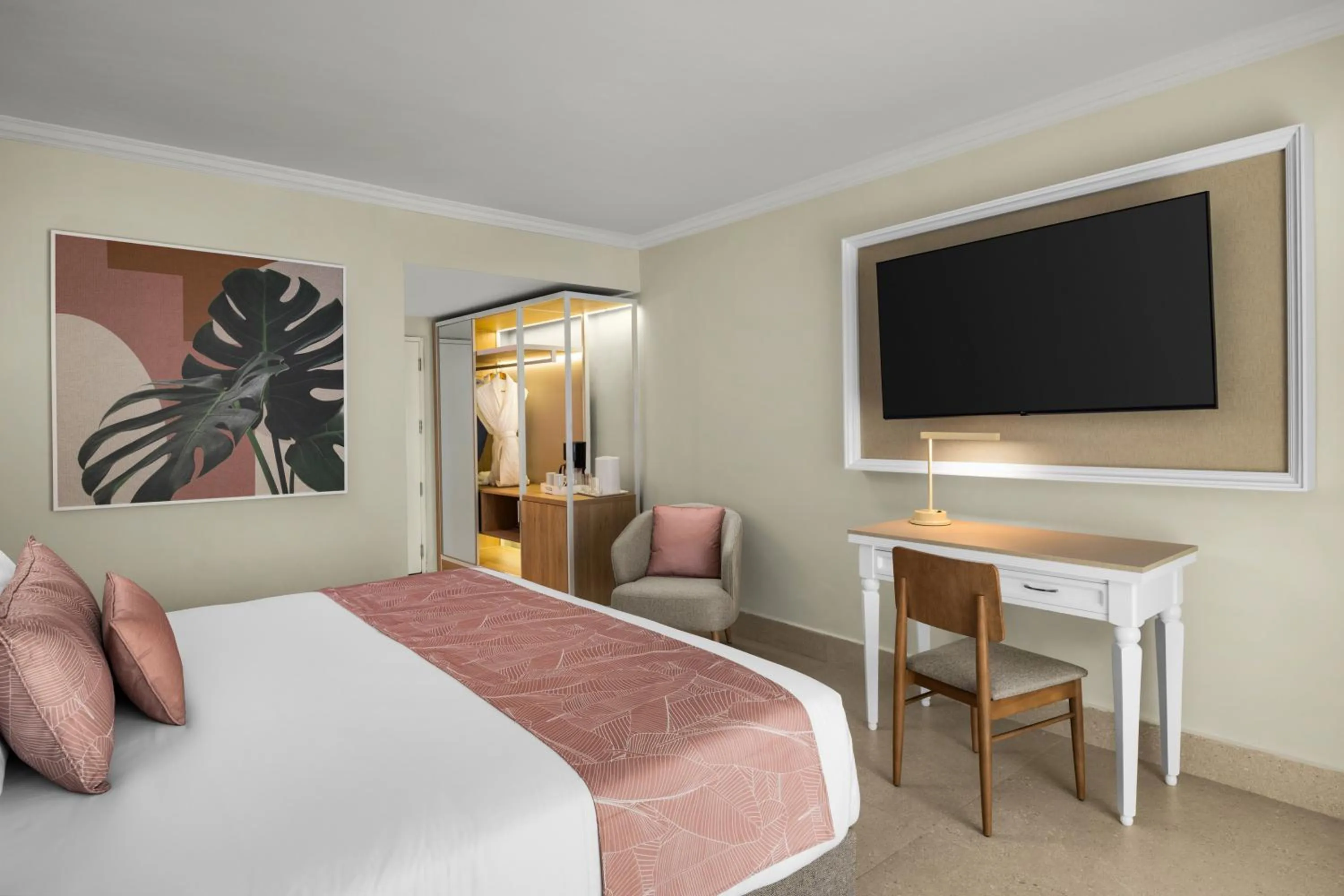 Bed in Wyndham Alltra Punta Cana All Inclusive Resort