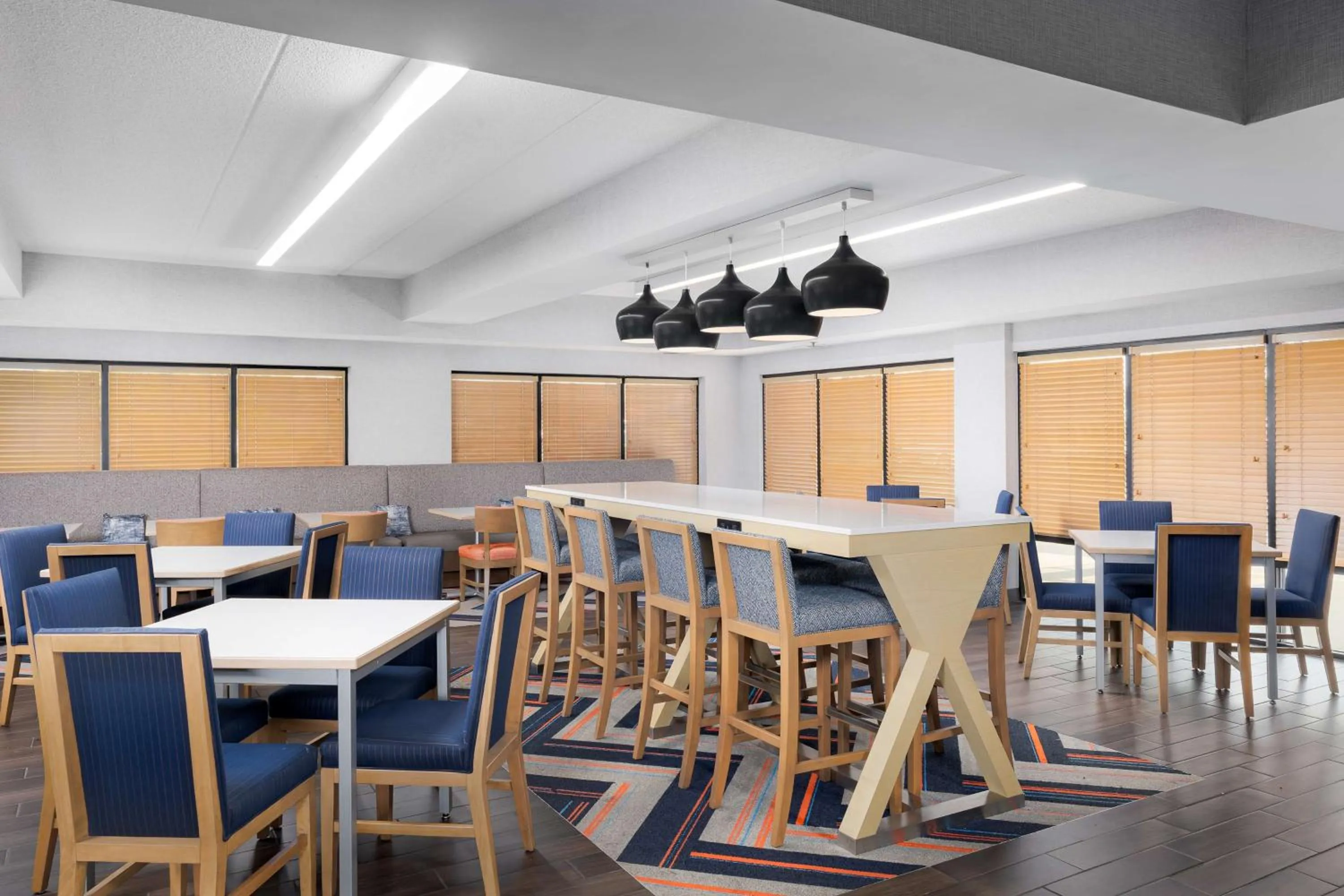 Breakfast in Hampton Inn Louisville Airport Fair/Expo Center