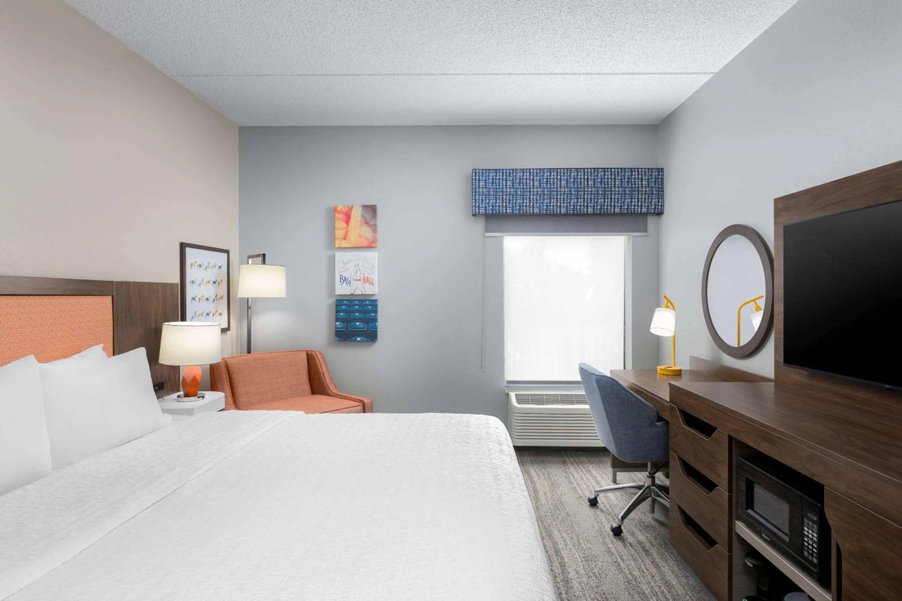 Bed in Hampton Inn Louisville Airport Fair/Expo Center