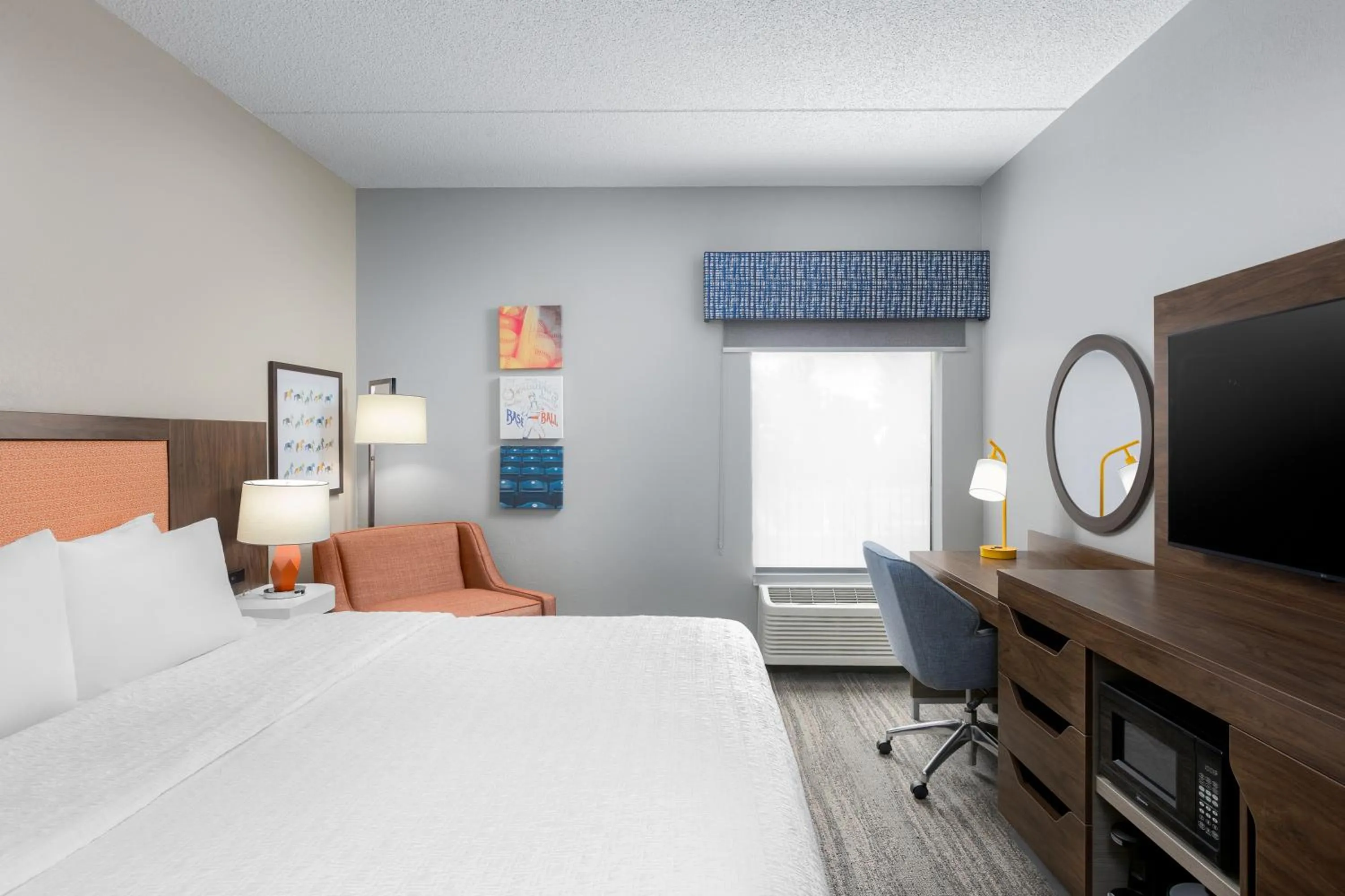 Bedroom, Bed in Hampton Inn Louisville Airport Fair/Expo Center