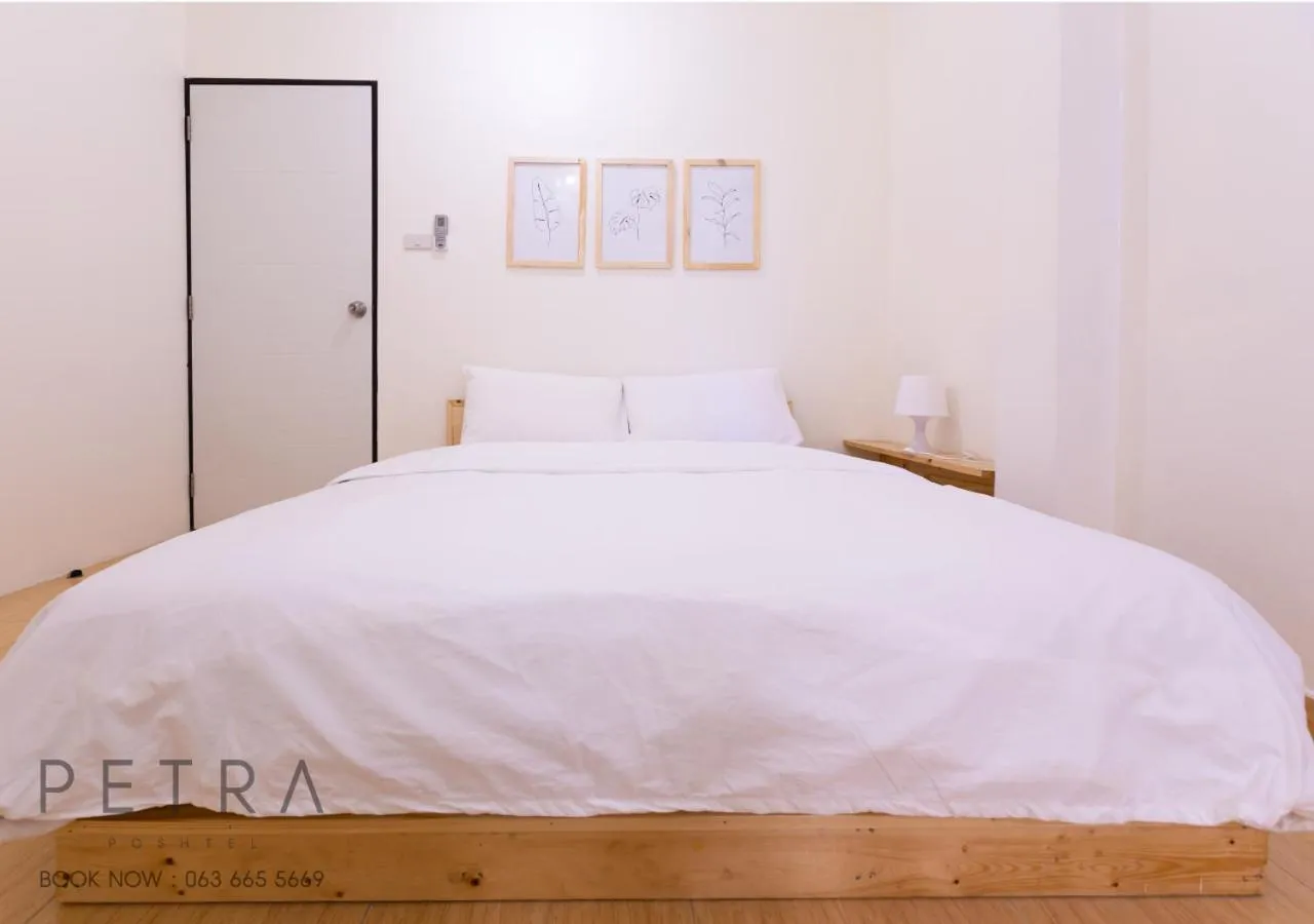 Bed in Petra Poshtel Donmuang
