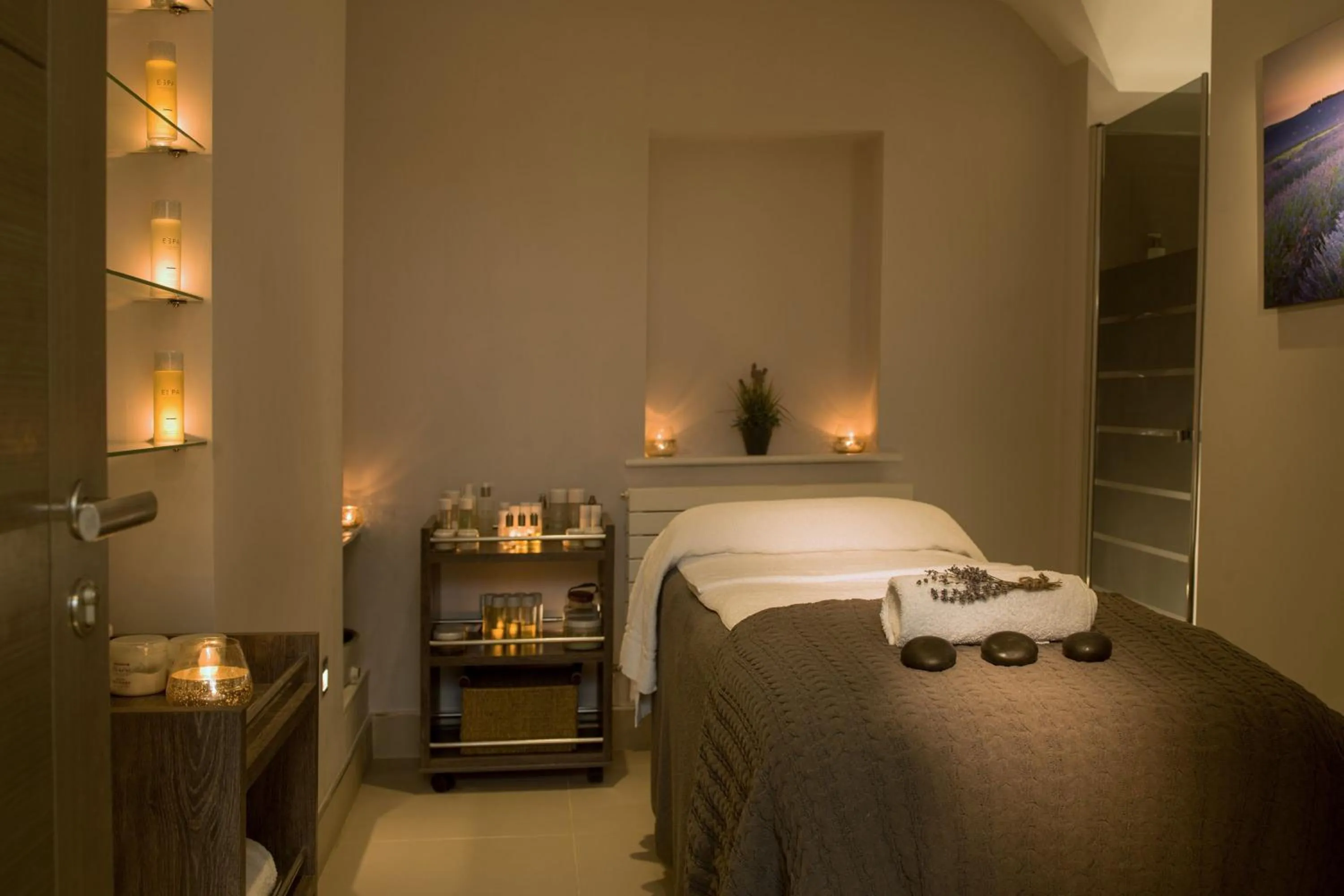 Massage, Bed in Old Swan & Minster Mill