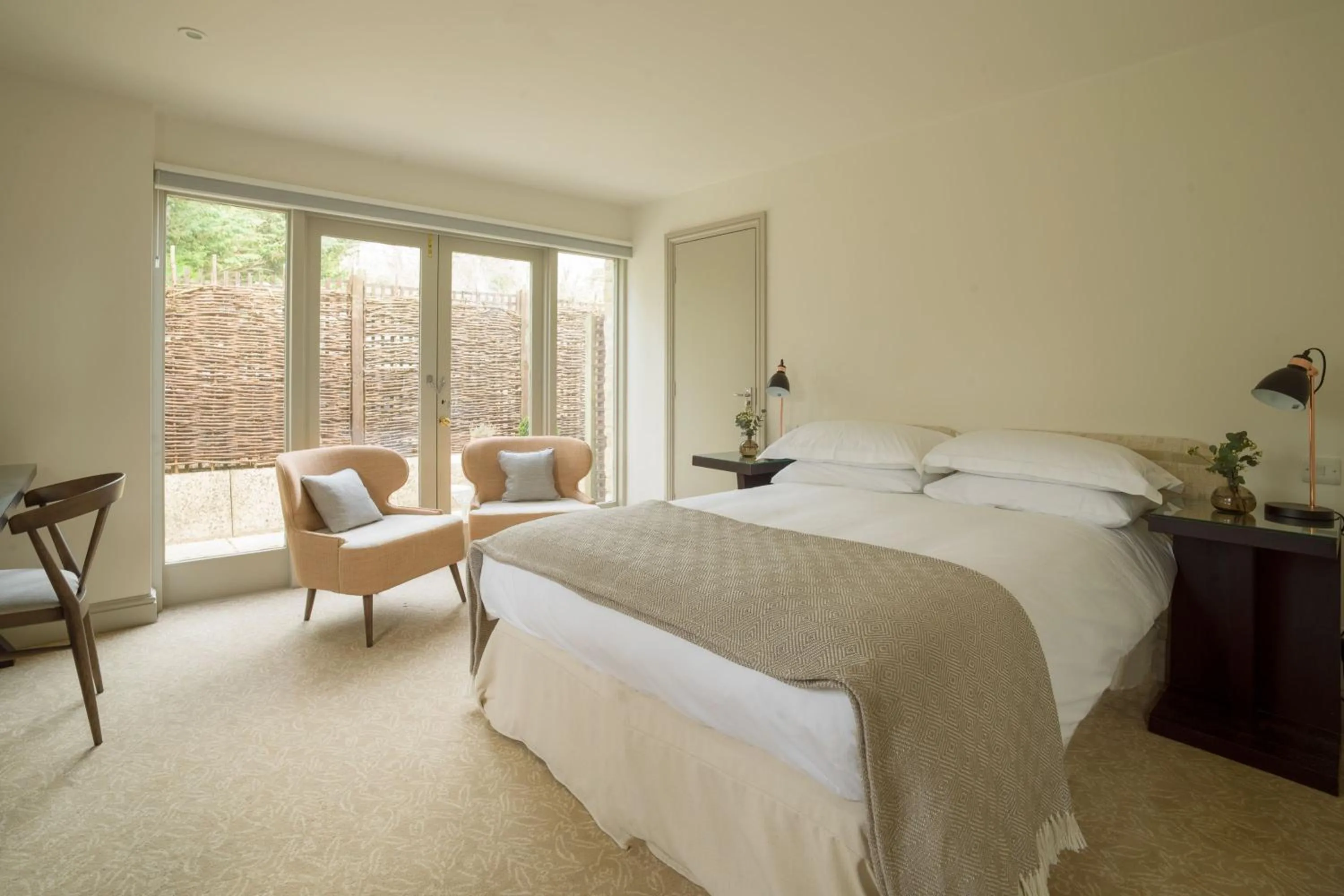 Photo of the whole room, Bed in Old Swan & Minster Mill