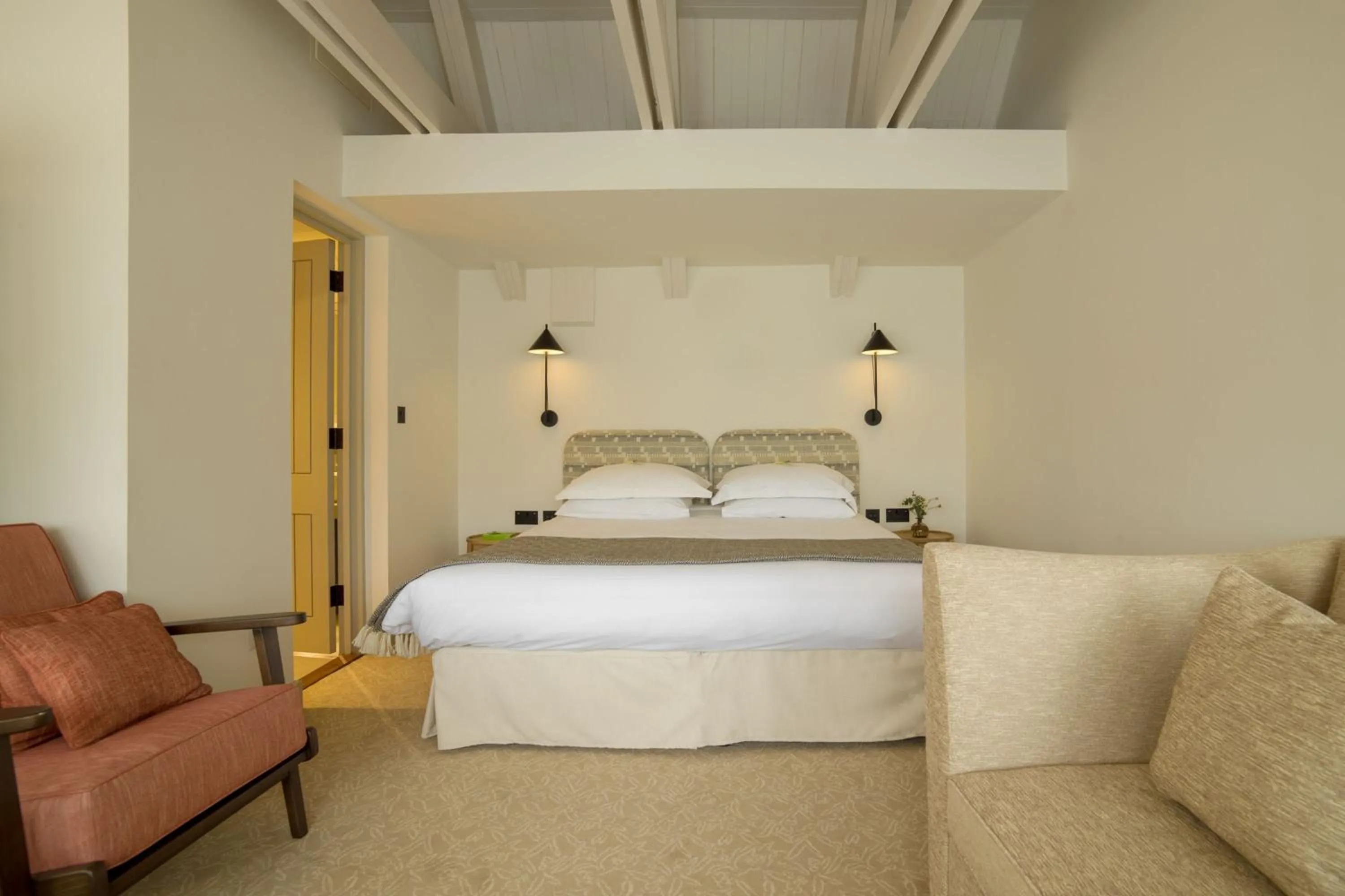 Photo of the whole room, Bed in Old Swan & Minster Mill