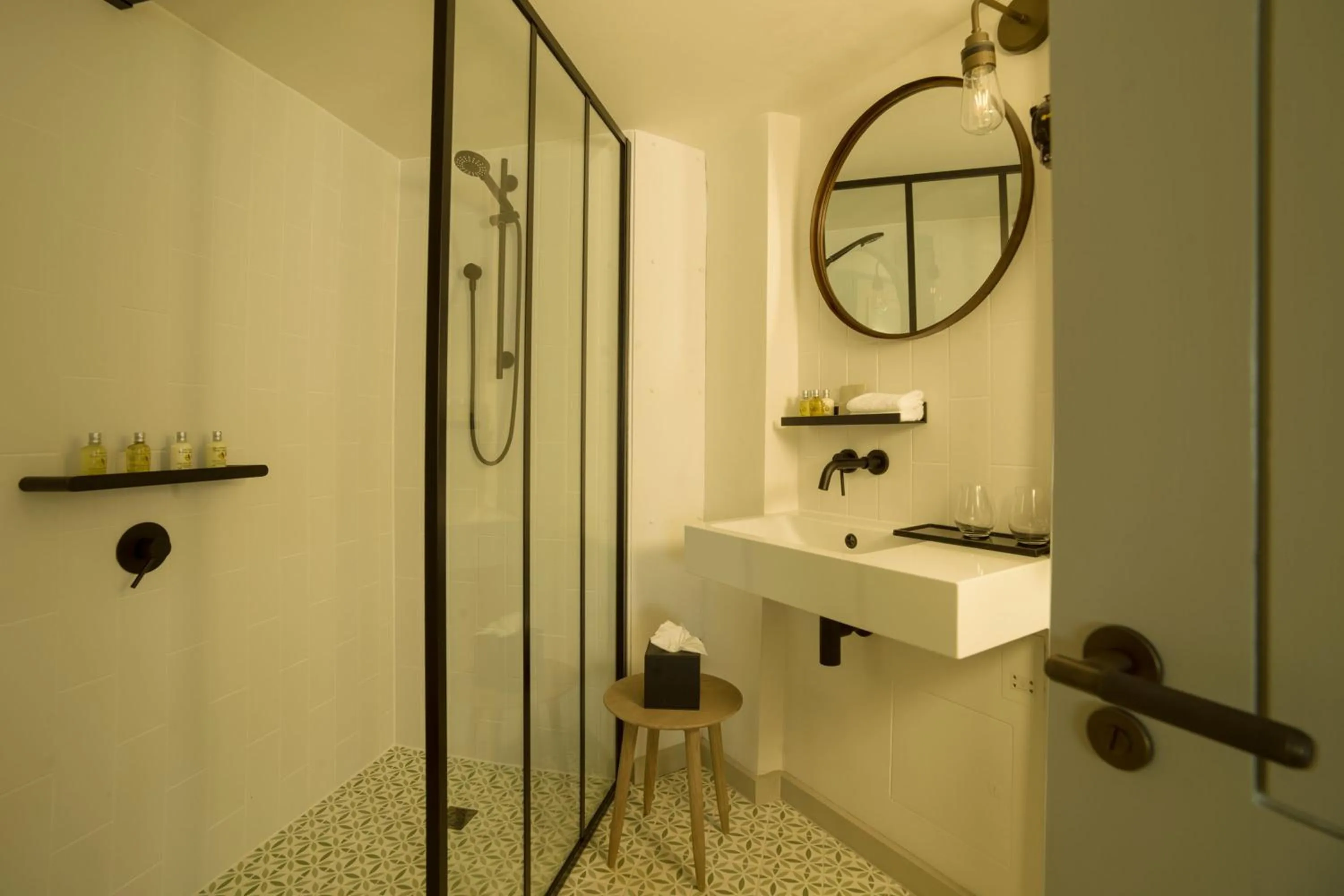 Shower in Old Swan & Minster Mill