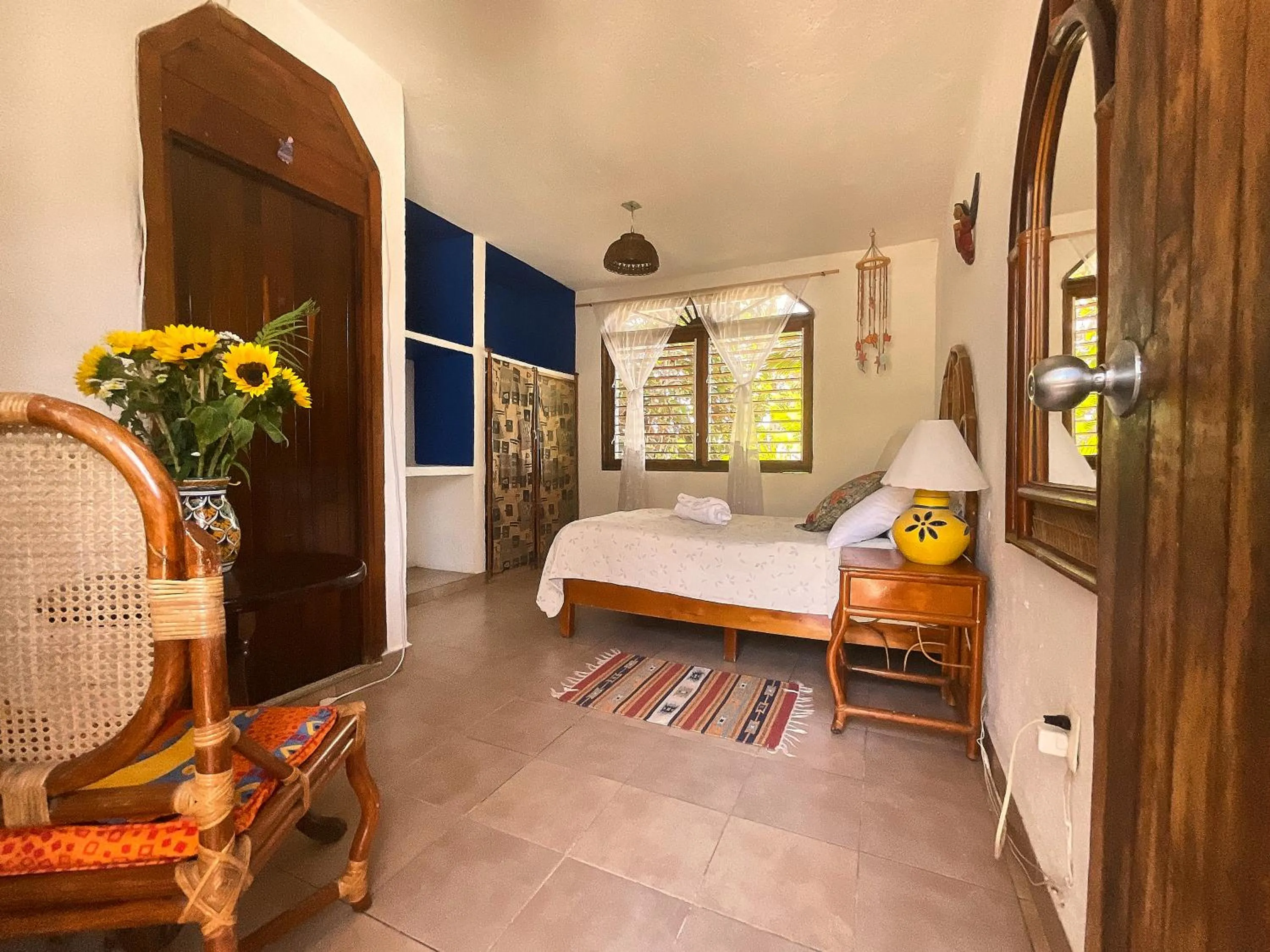 fireplace, Bed in Hotel Gilda