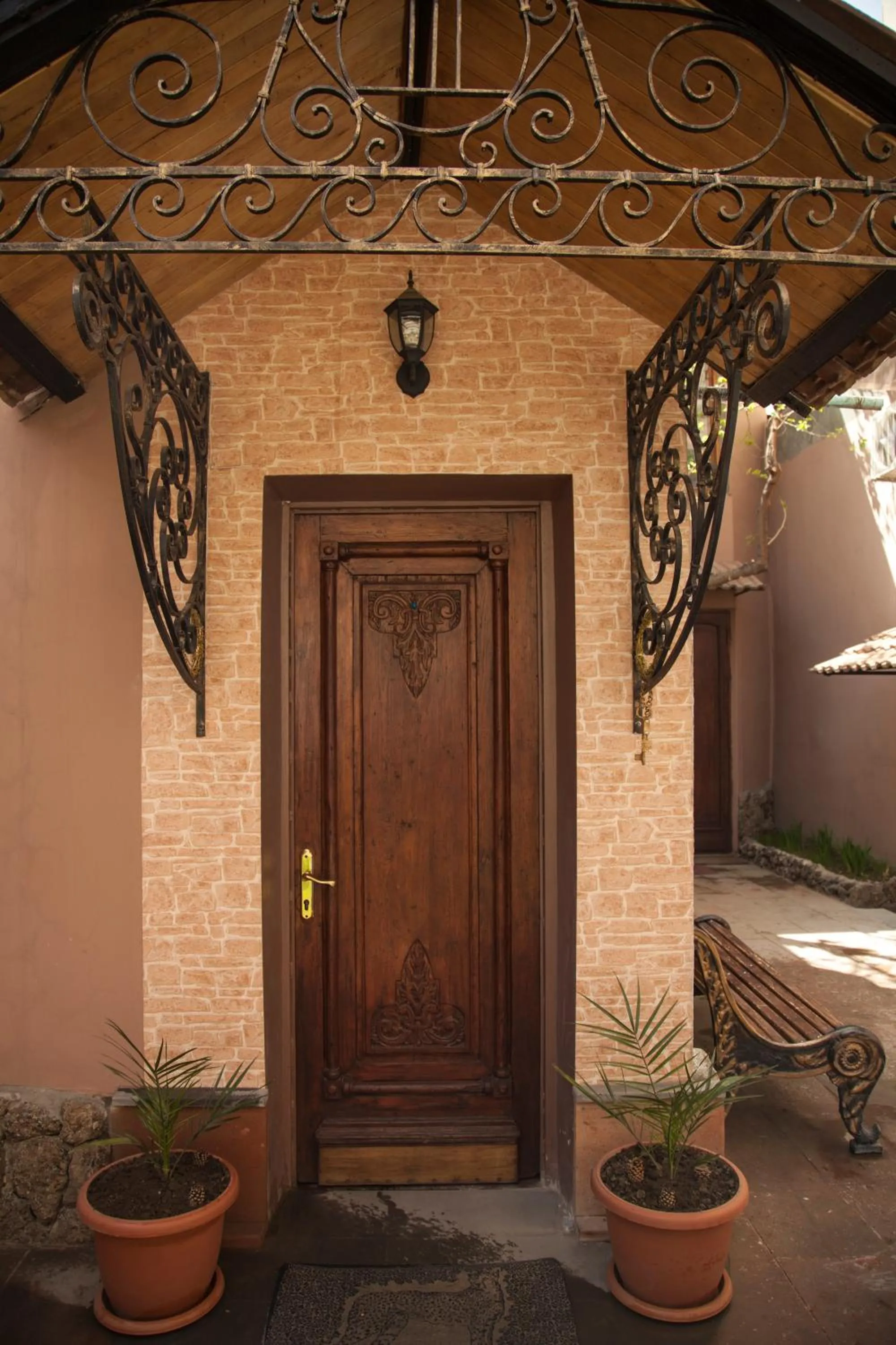 Facade/entrance in Hin Yerevantsi Hotel