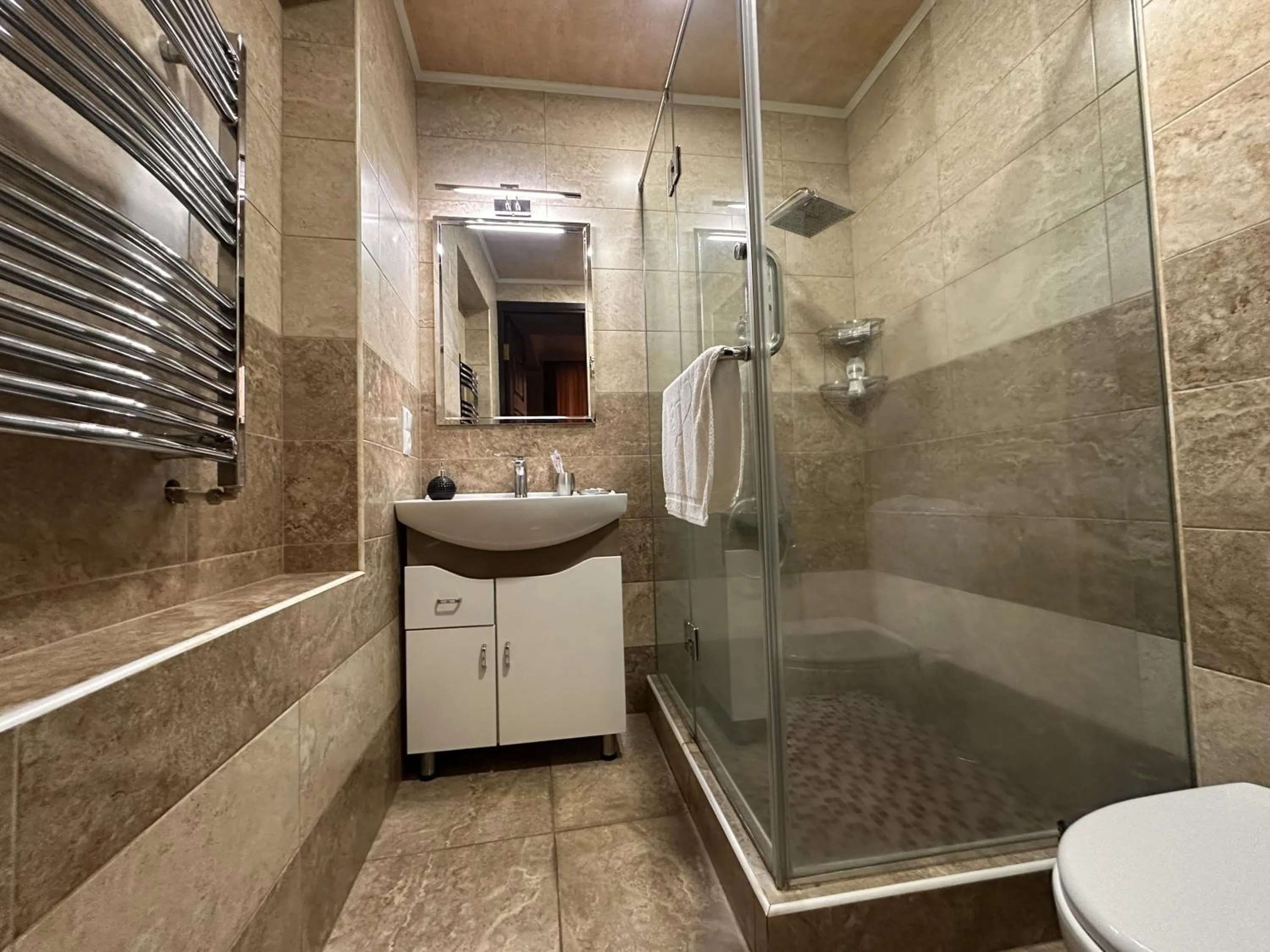 Shower in Hin Yerevantsi Hotel