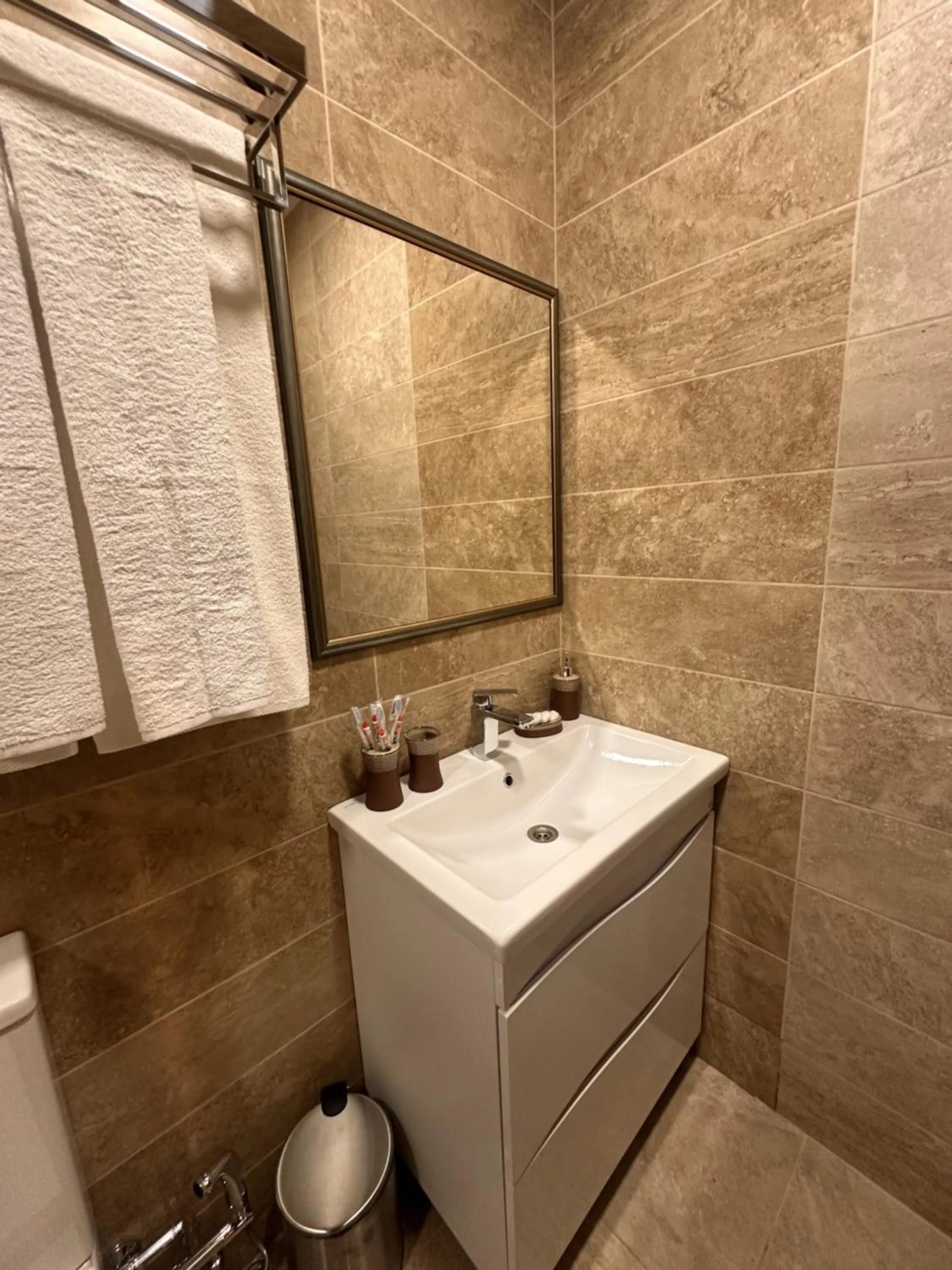 Bathroom in Hin Yerevantsi Hotel