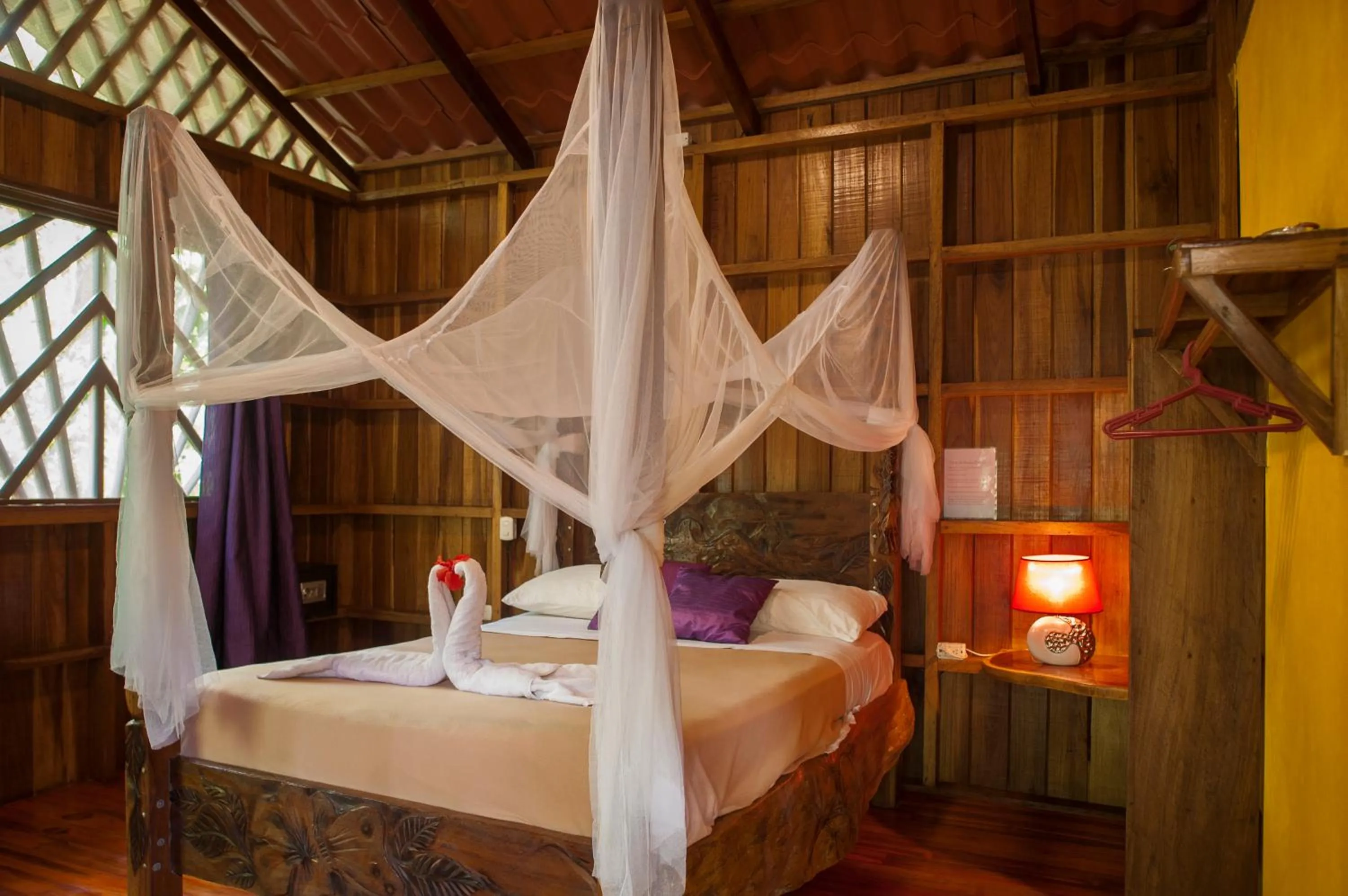 Bed in Tierra de Sueños Lodge & Wellness Center