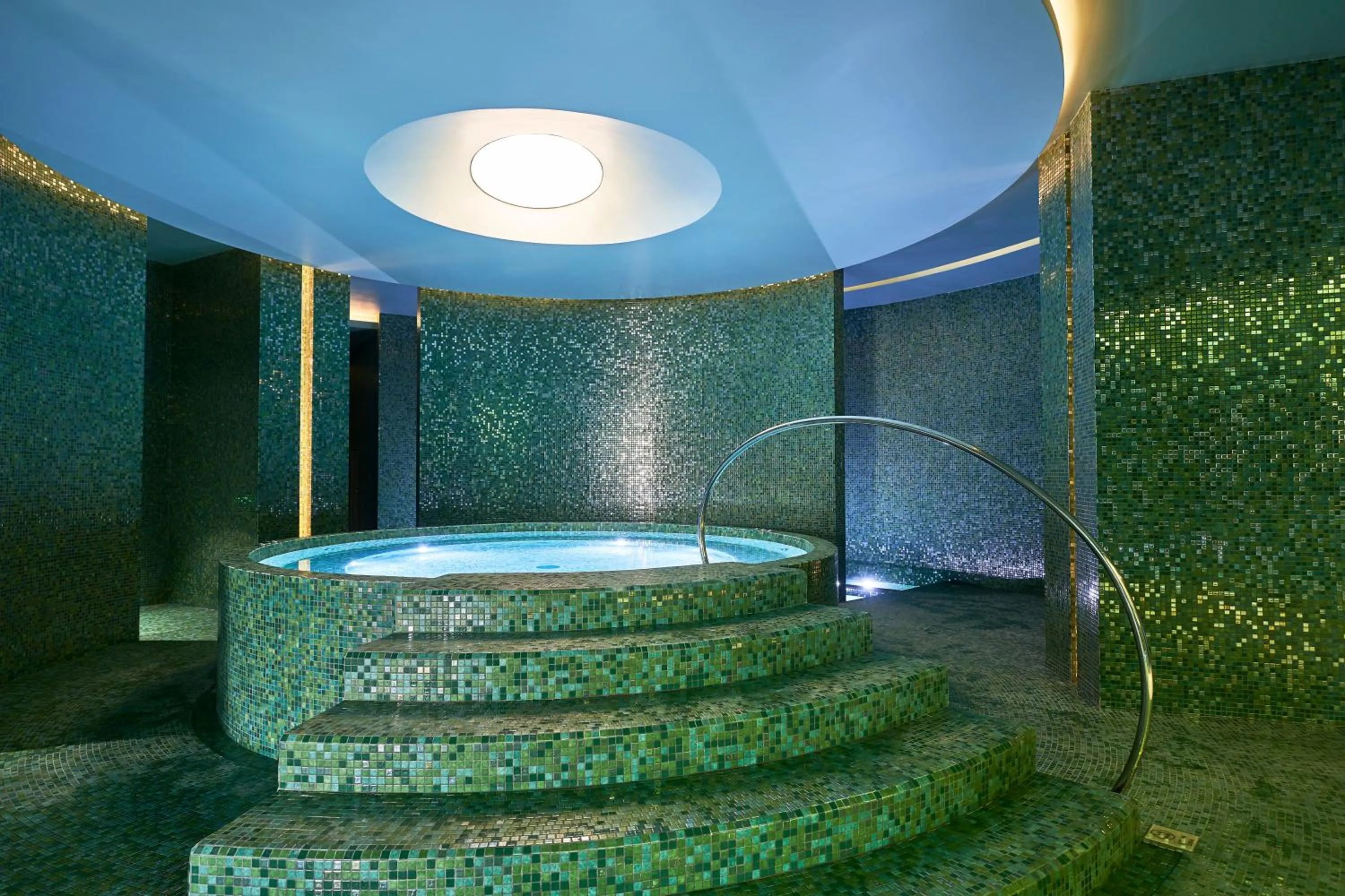 Hot Tub in Savoy Palace - The Leading Hotels of the World - Savoy Signature
