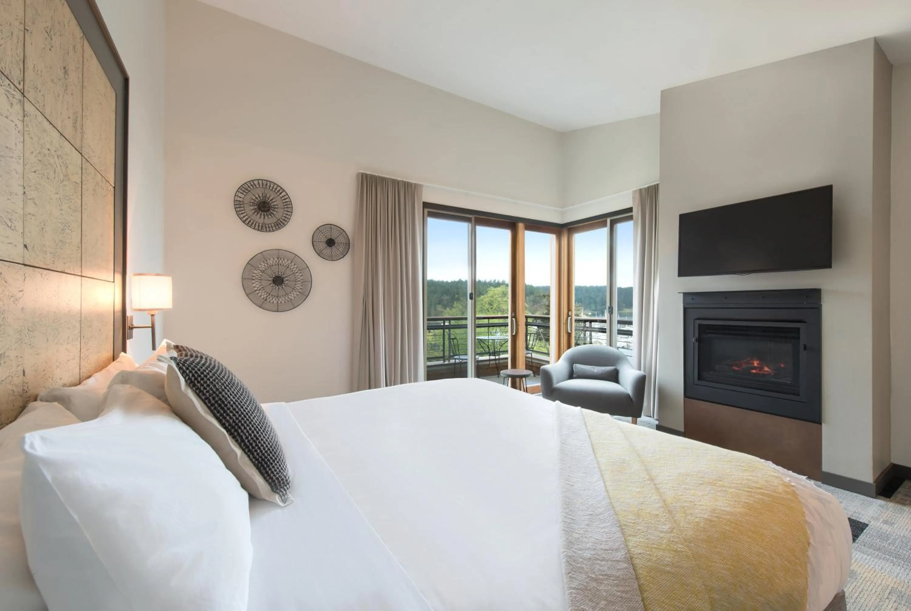 View (from property/room), Bed in Friday Harbor House