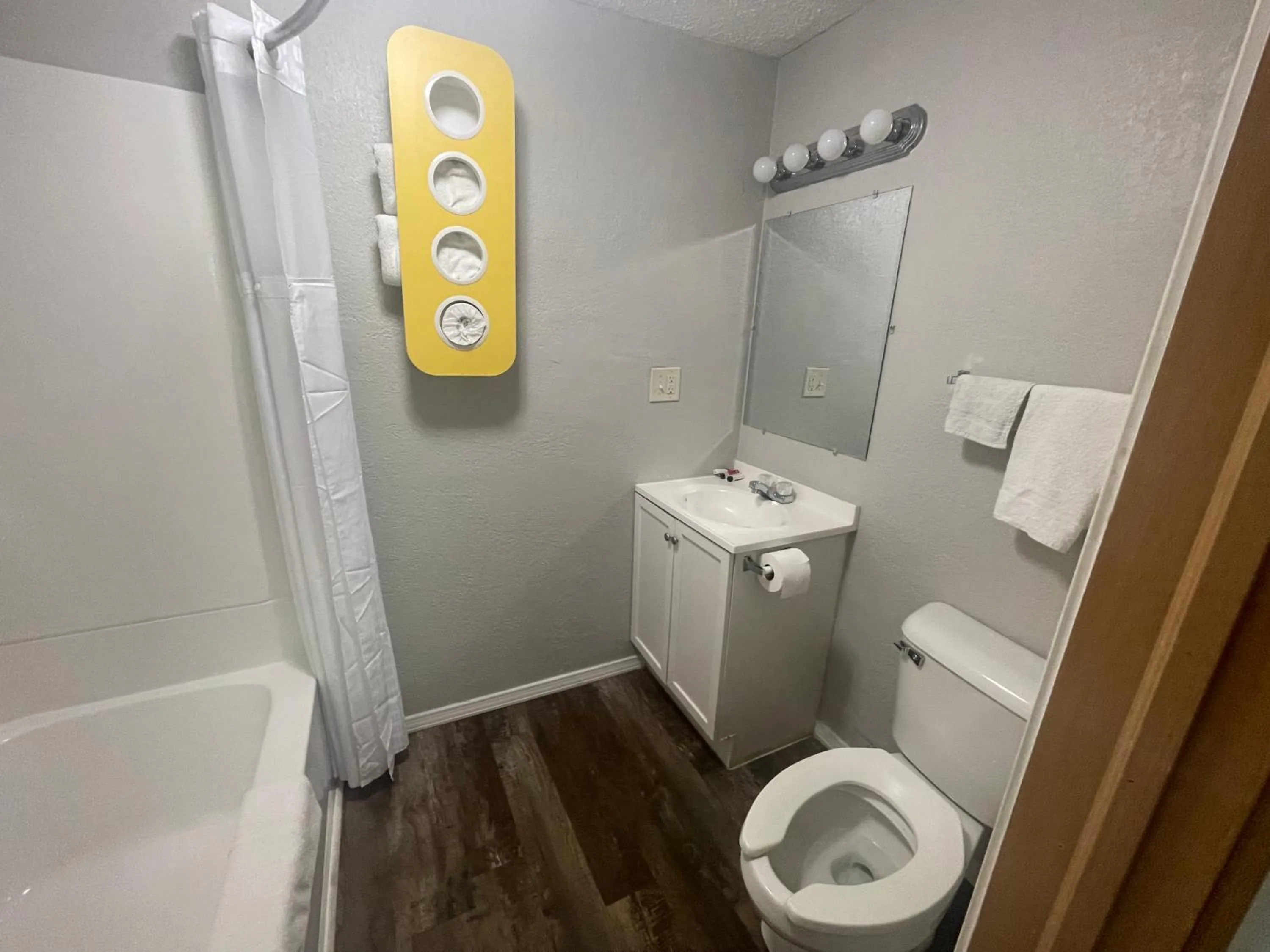 Bathroom in Greencastle Inn