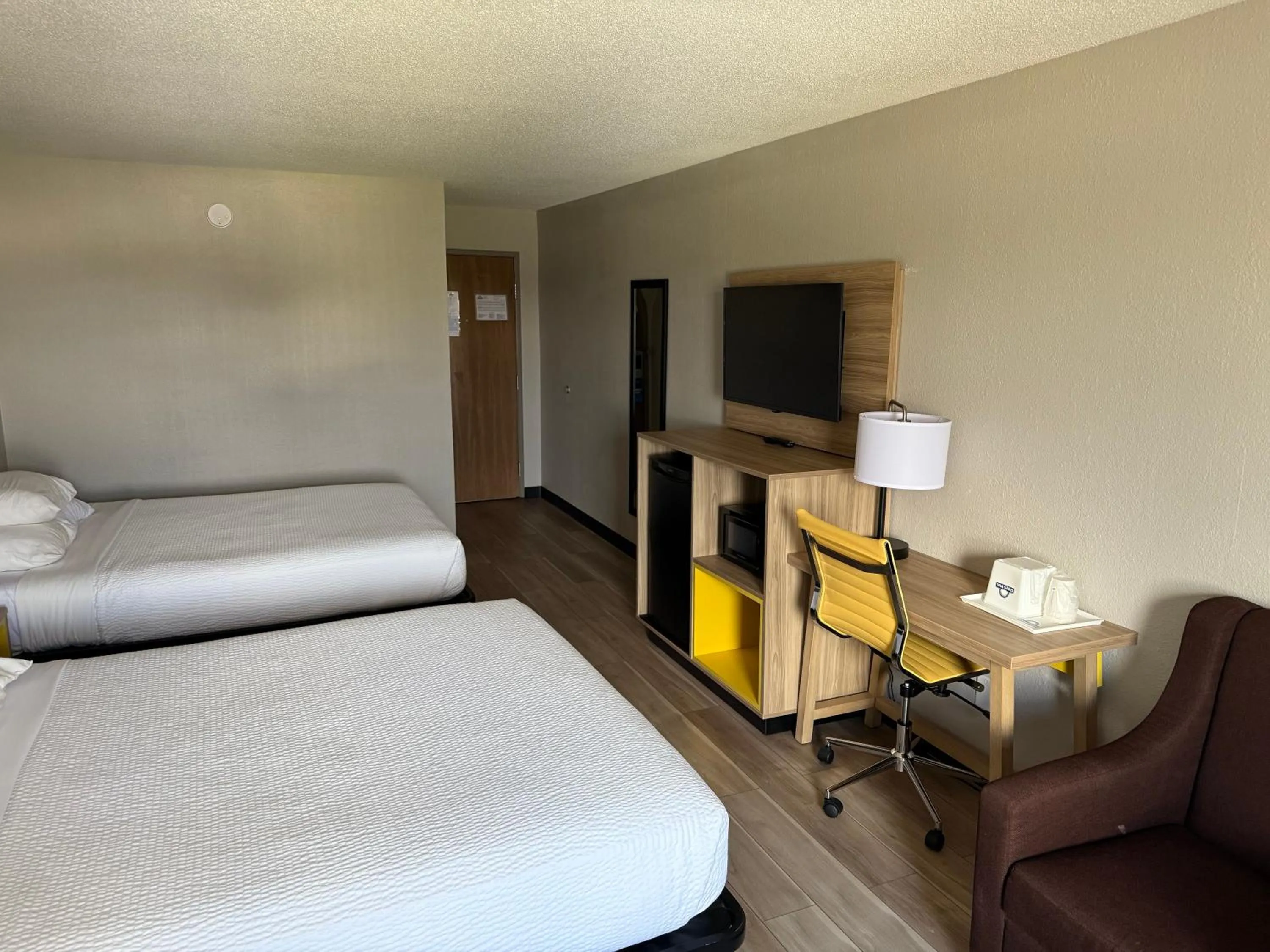 Photo of the whole room, Bed in Days Inn by Wyndham Muncie -Ball State University