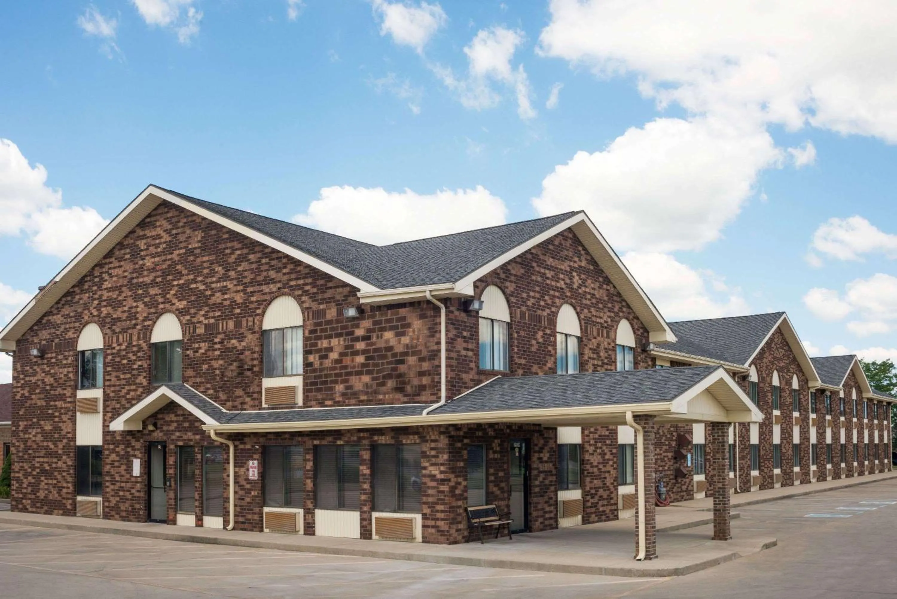 Property building in Days Inn by Wyndham Muncie -Ball State University