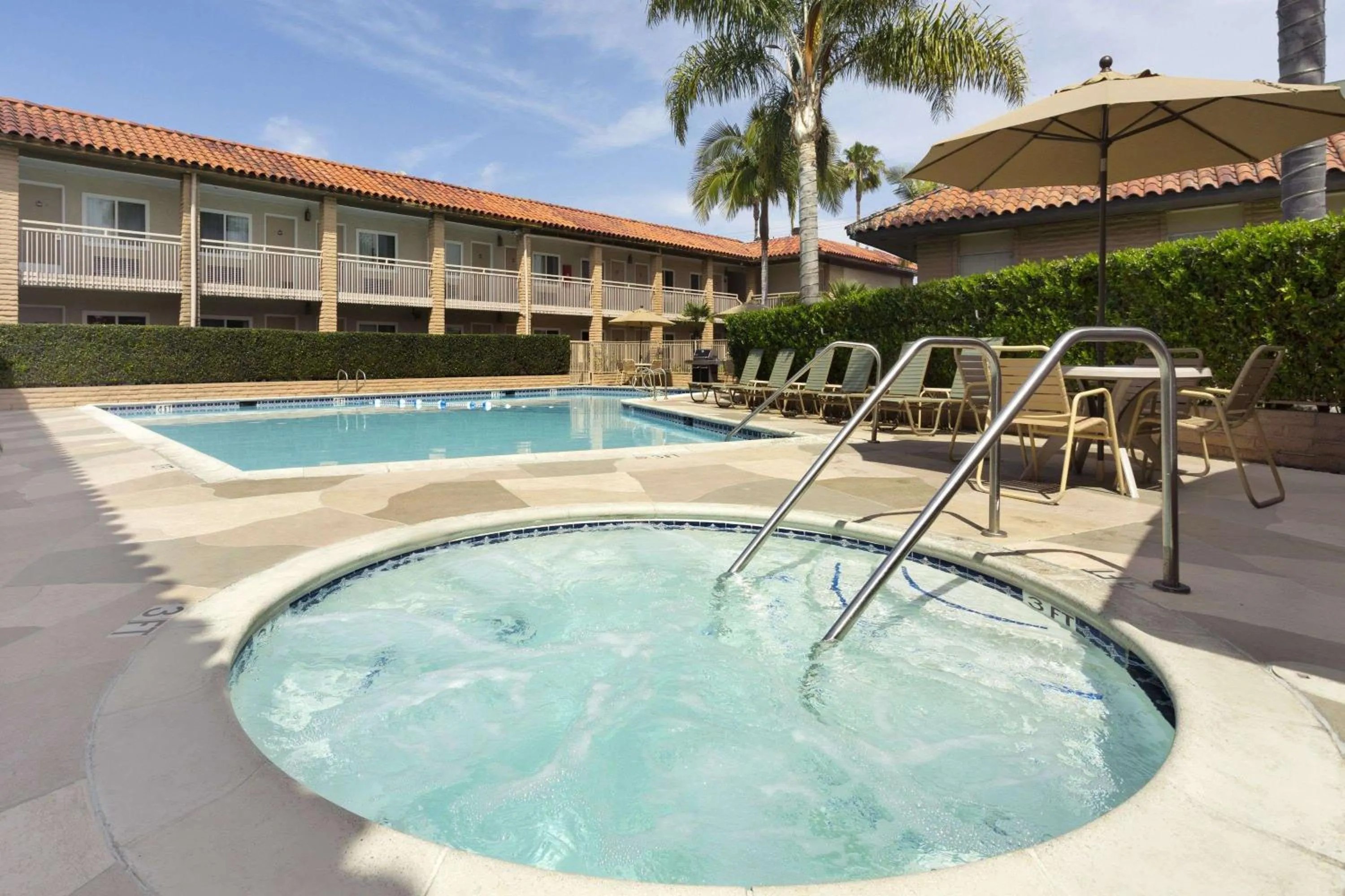 Pool view in Travelodge by Wyndham Orange County Airport/ Costa Mesa