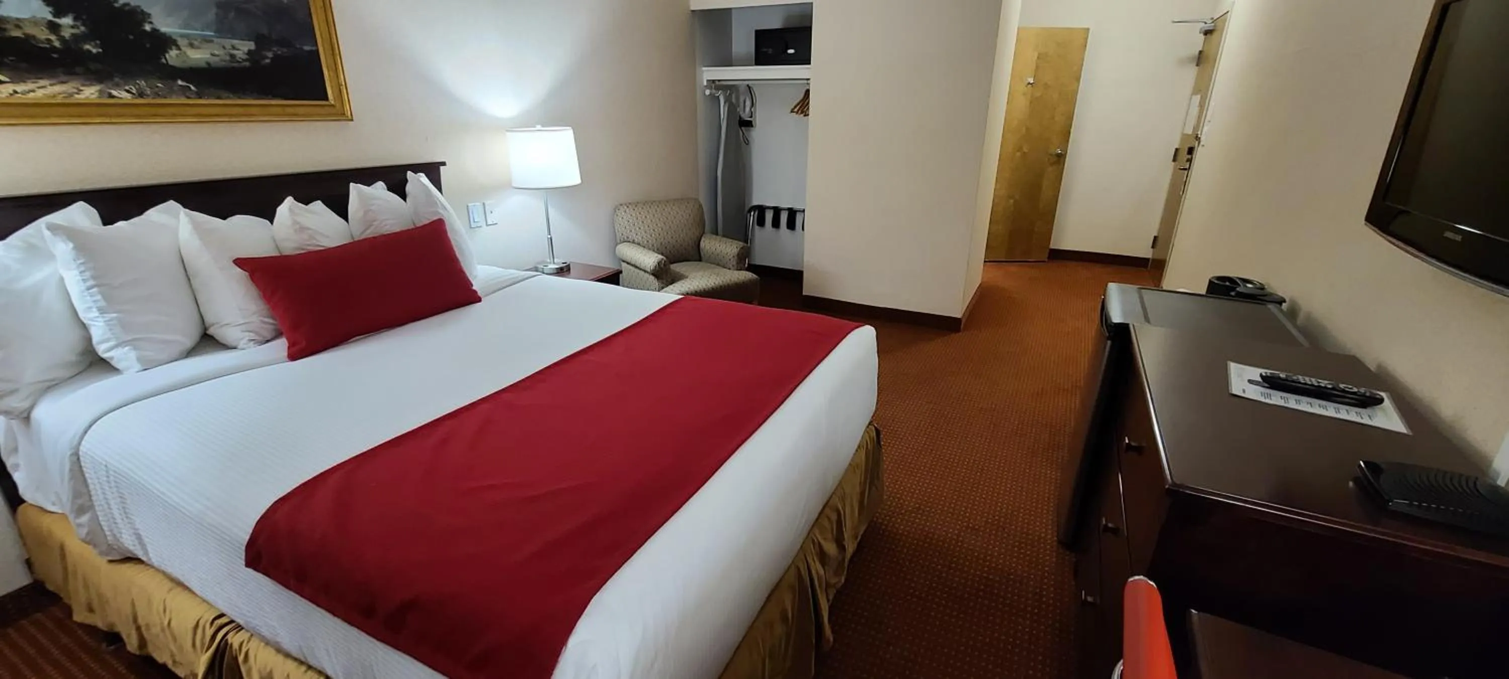 Photo of the whole room, Bed in SureStay by Best Western Richmond Vancouver Airport