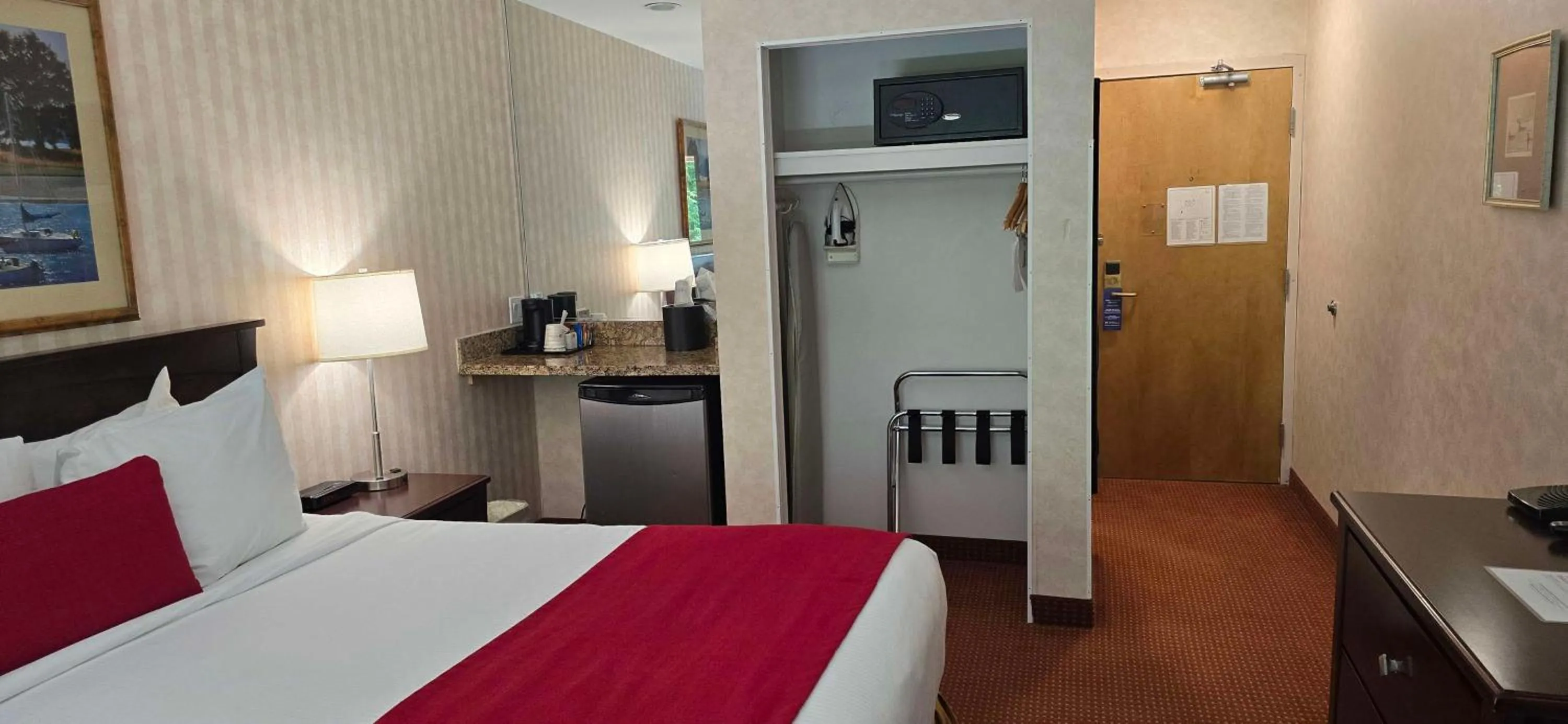 Bedroom, Bed in SureStay by Best Western Richmond Vancouver Airport